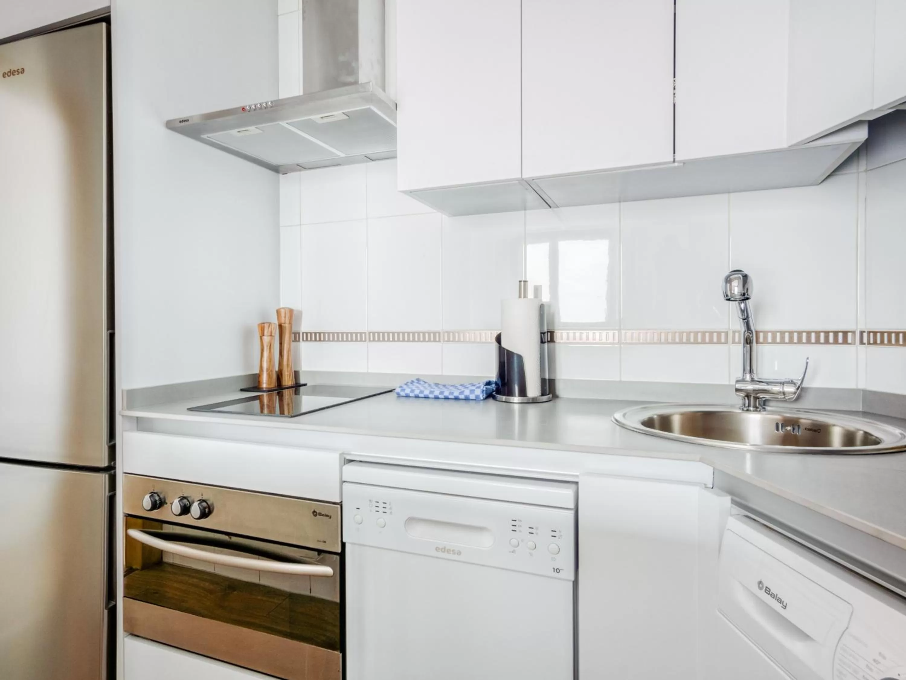 Kitchen or kitchenette in Limehome Madrid Calle de Don Ramón de la Cruz