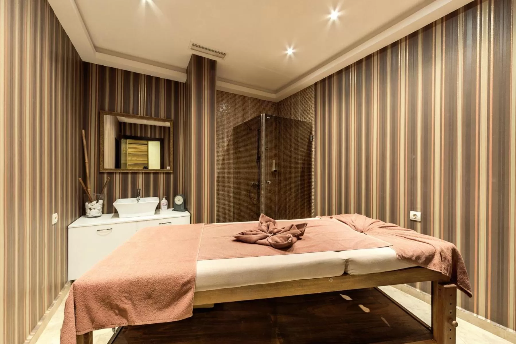 Massage, Bed in Penelopa Palace Apart Hotel & SPA