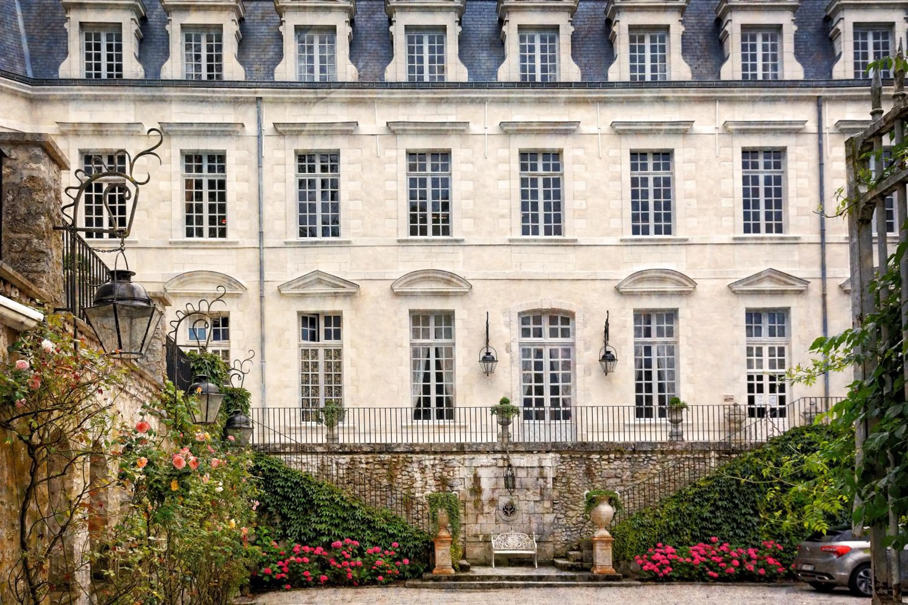 Facade/entrance in Grand Hôtel de l'Abbaye