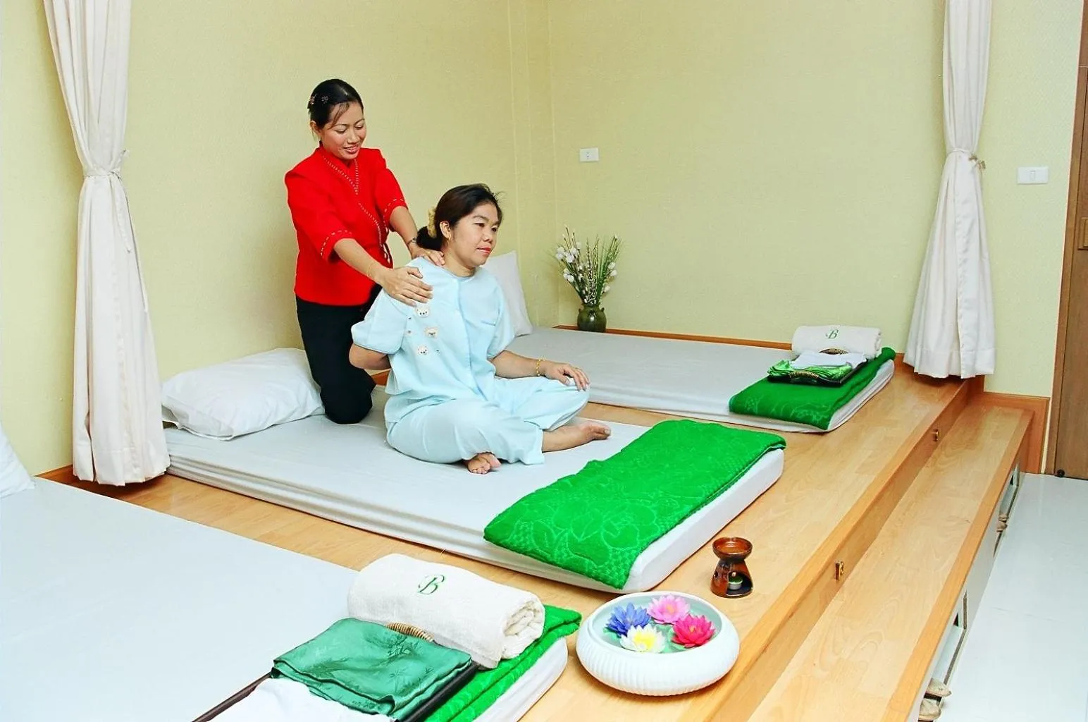 Massage in Wall Street Inn, Bangkok