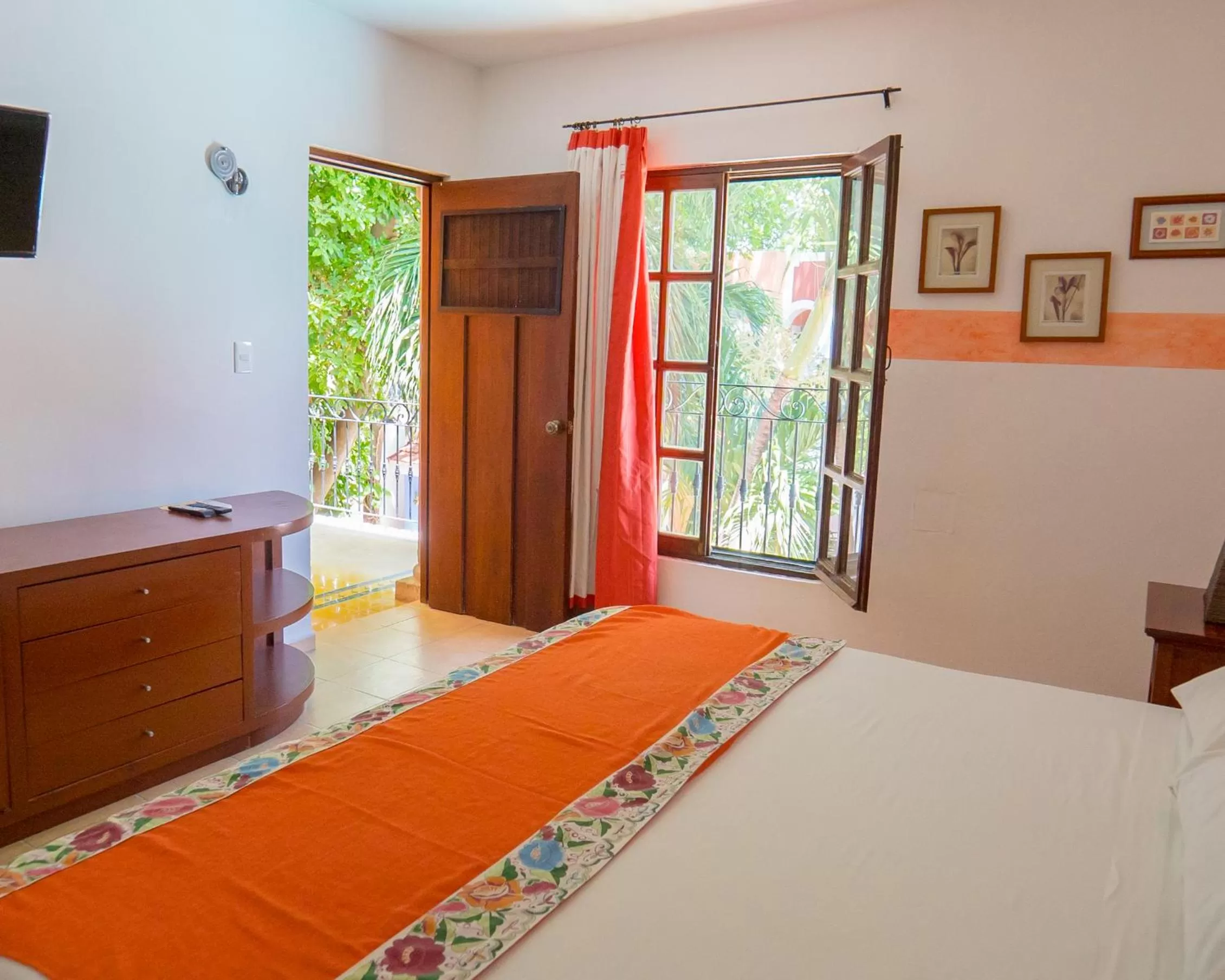 Decorative detail, Bed in Hotel Casa de las Flores