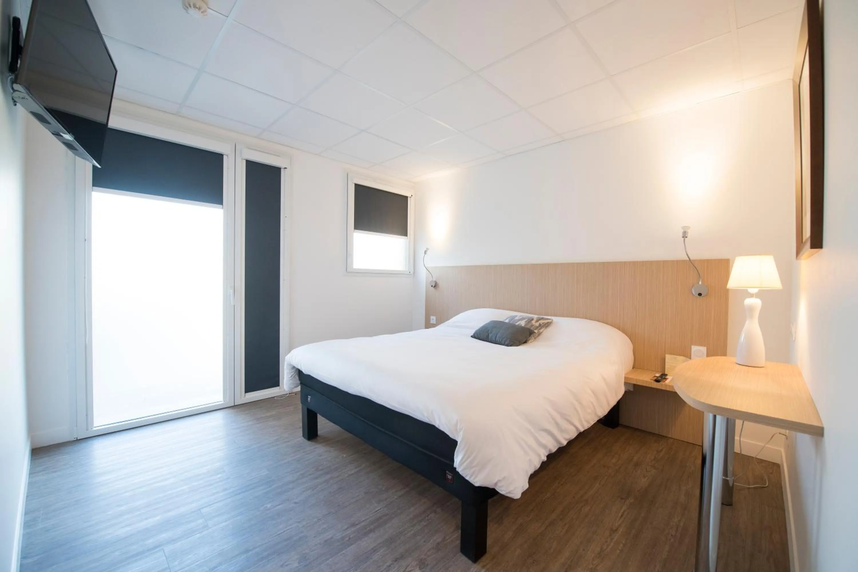 Bedroom, Bed in The Originals City, Hôtel Chantecler, Le Mans