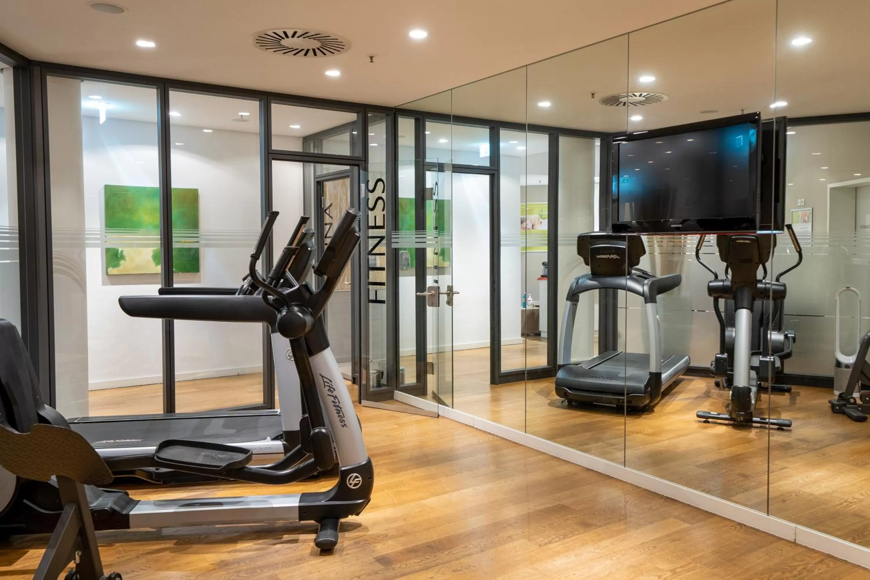 TV and multimedia in INNSiDE by Meliá Dresden