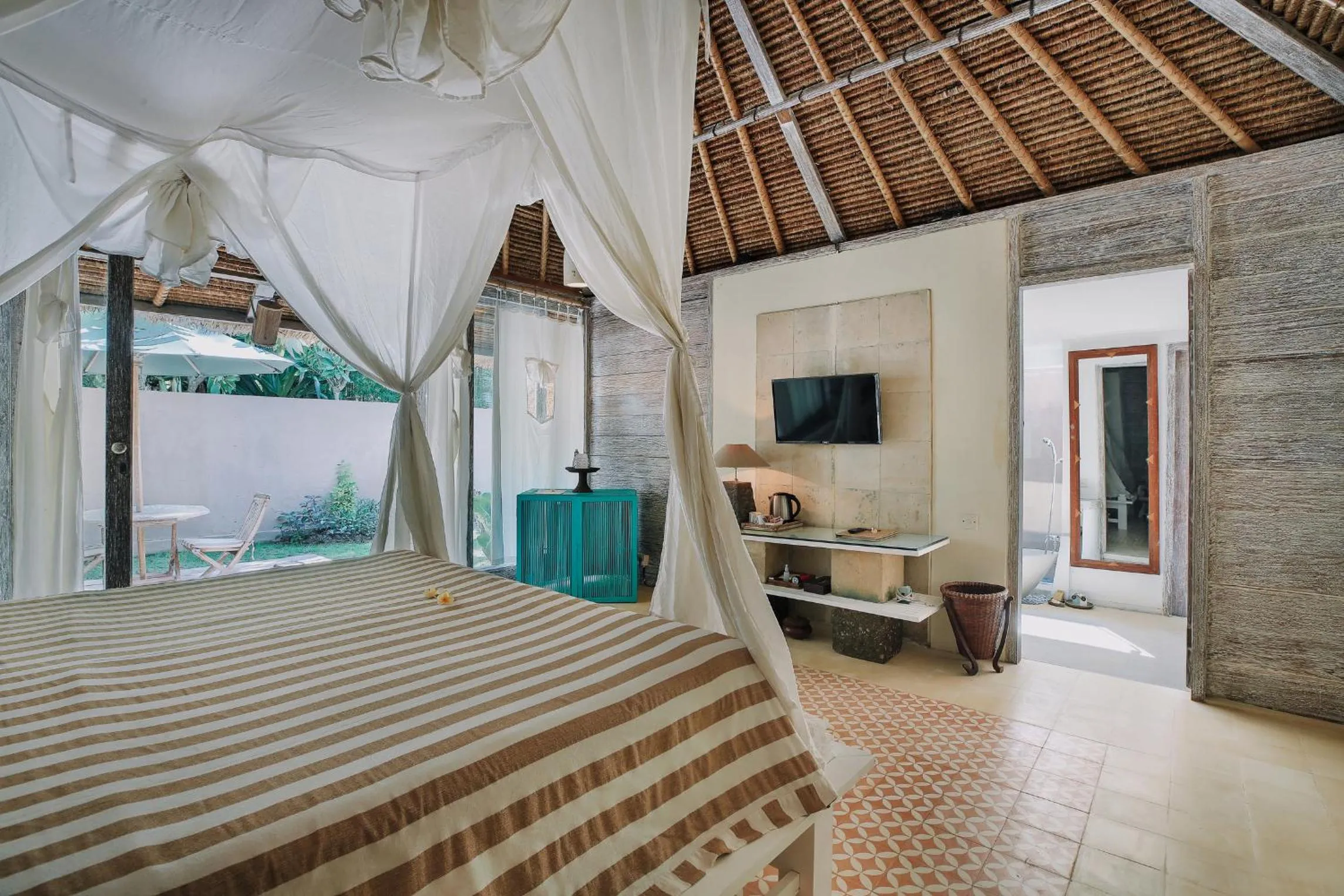 Bed in Visakha Sanur by Puri Signatures