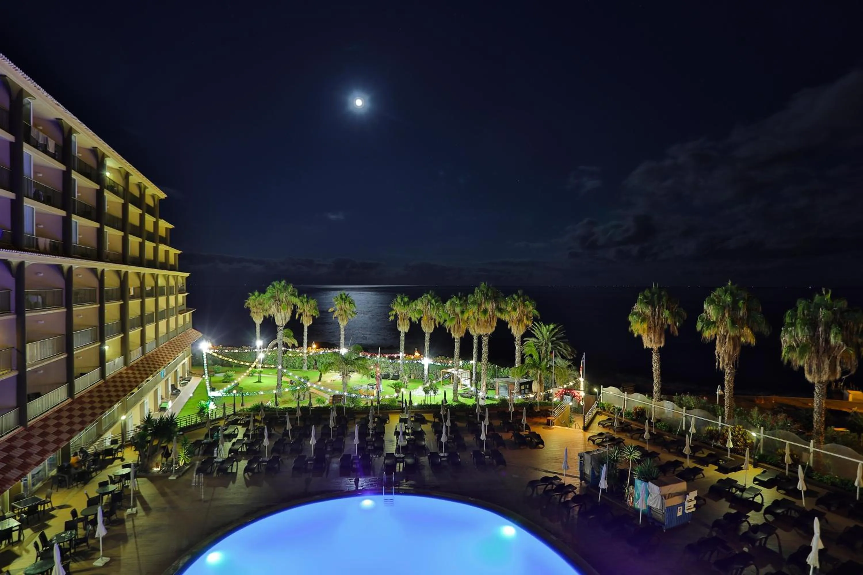 Swimming pool in The Views Oasis
