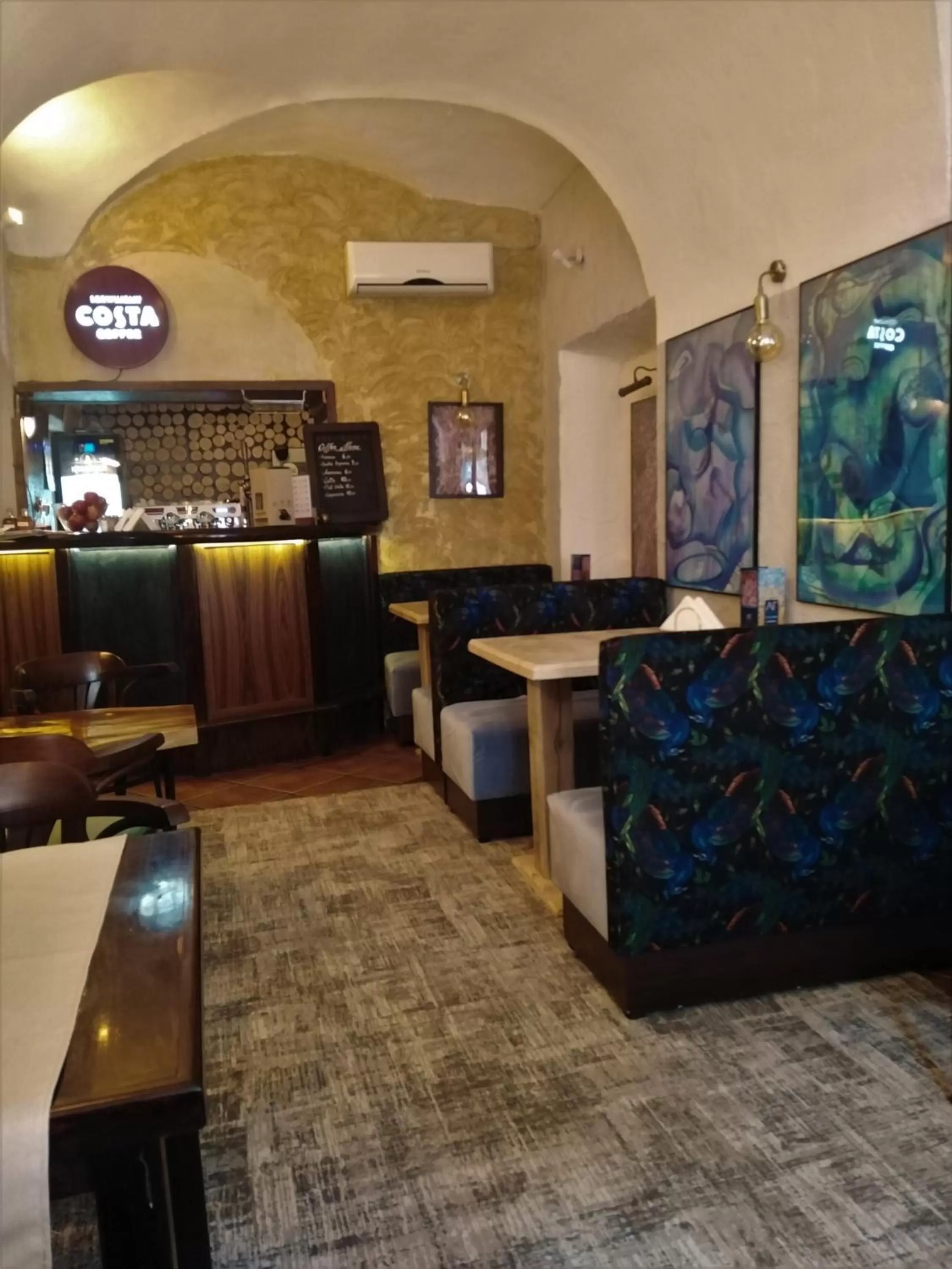 Restaurant/Places to Eat in Prudentia Residence Qulturalna