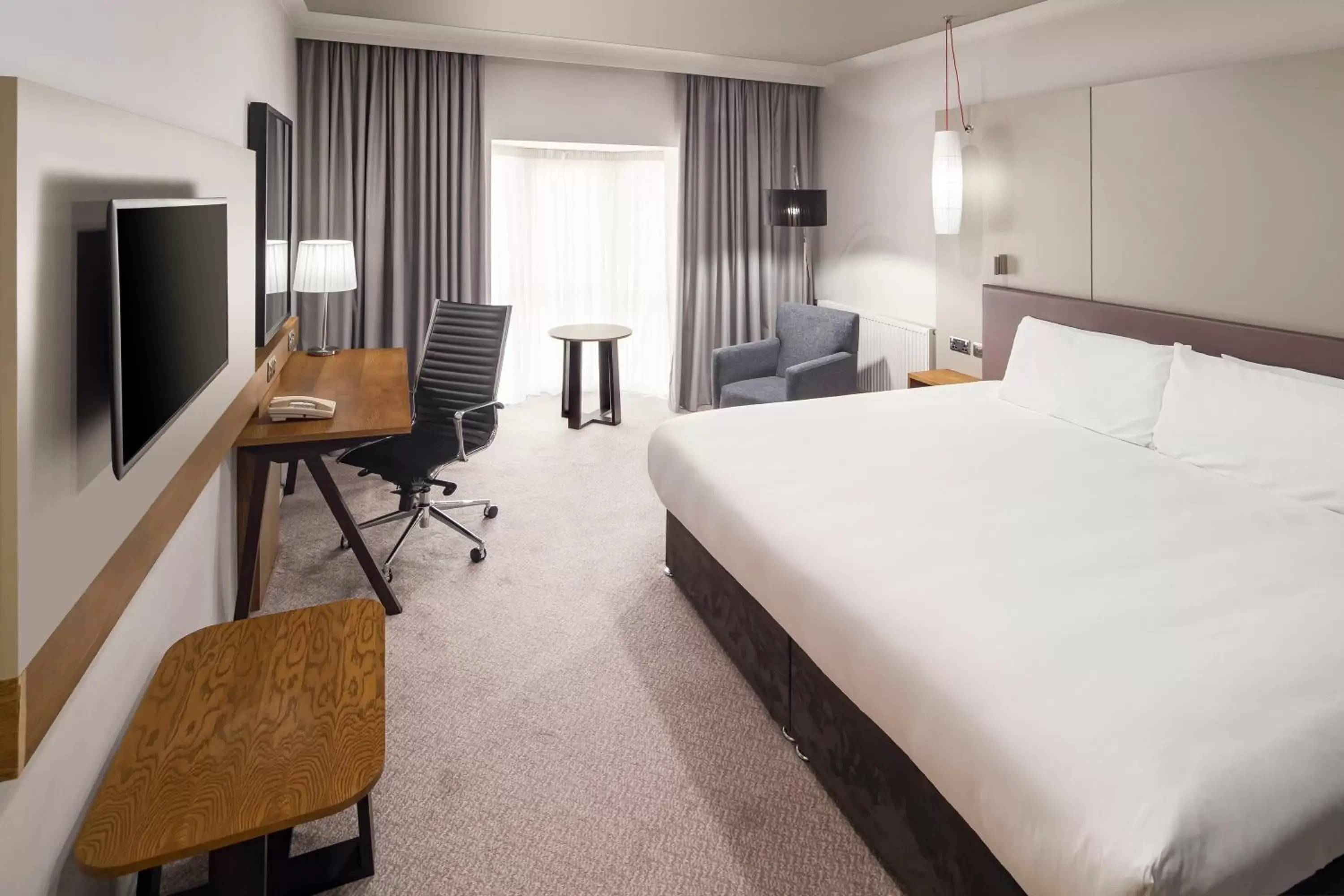 Standard Queen Room with Lounge Access in Crowne Plaza Solihull by IHG Standard Queen Room with Lounge Access in Crowne Plaza Solihull by IHG