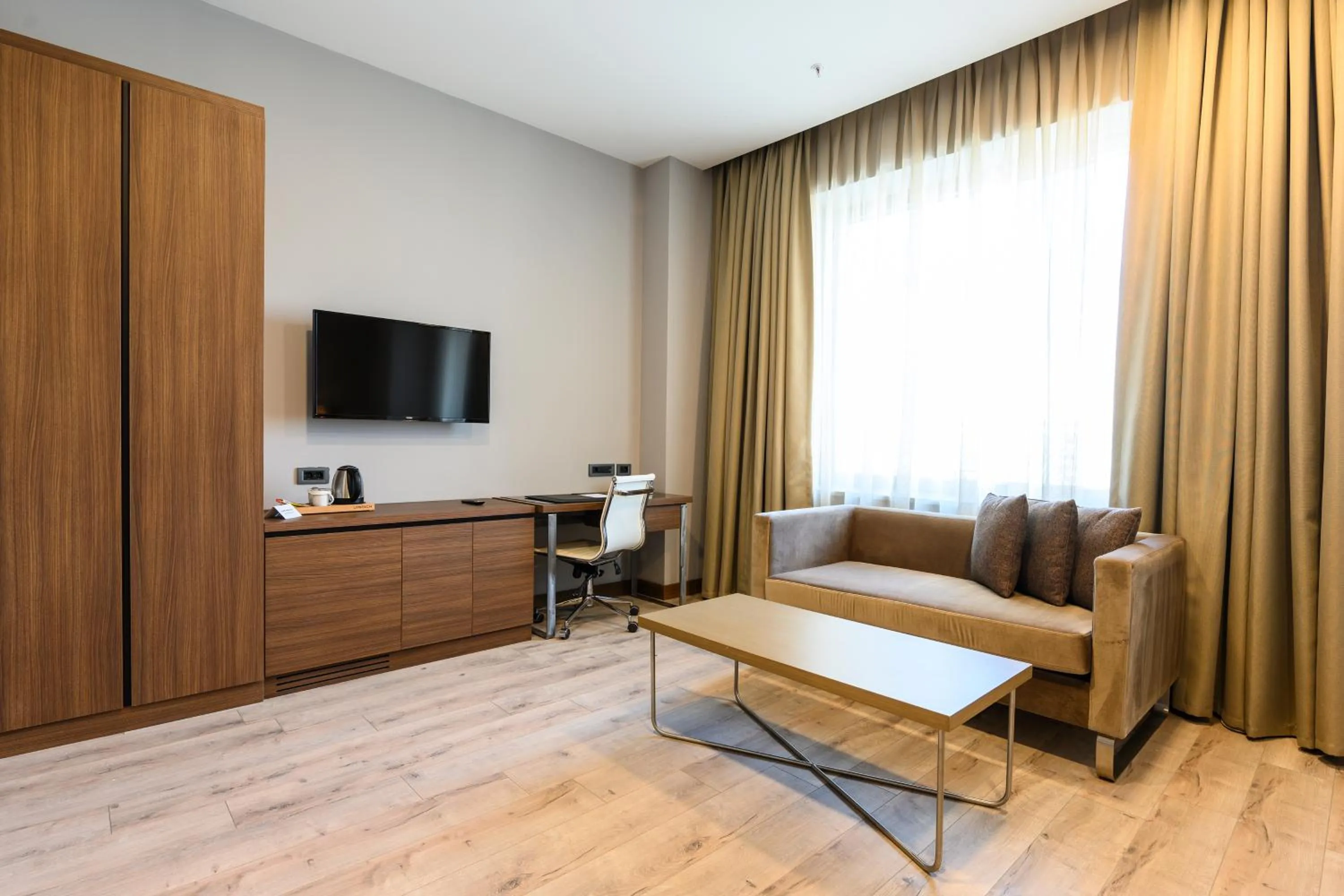 TV and multimedia in La Quinta by Wyndham Istanbul Gunesli