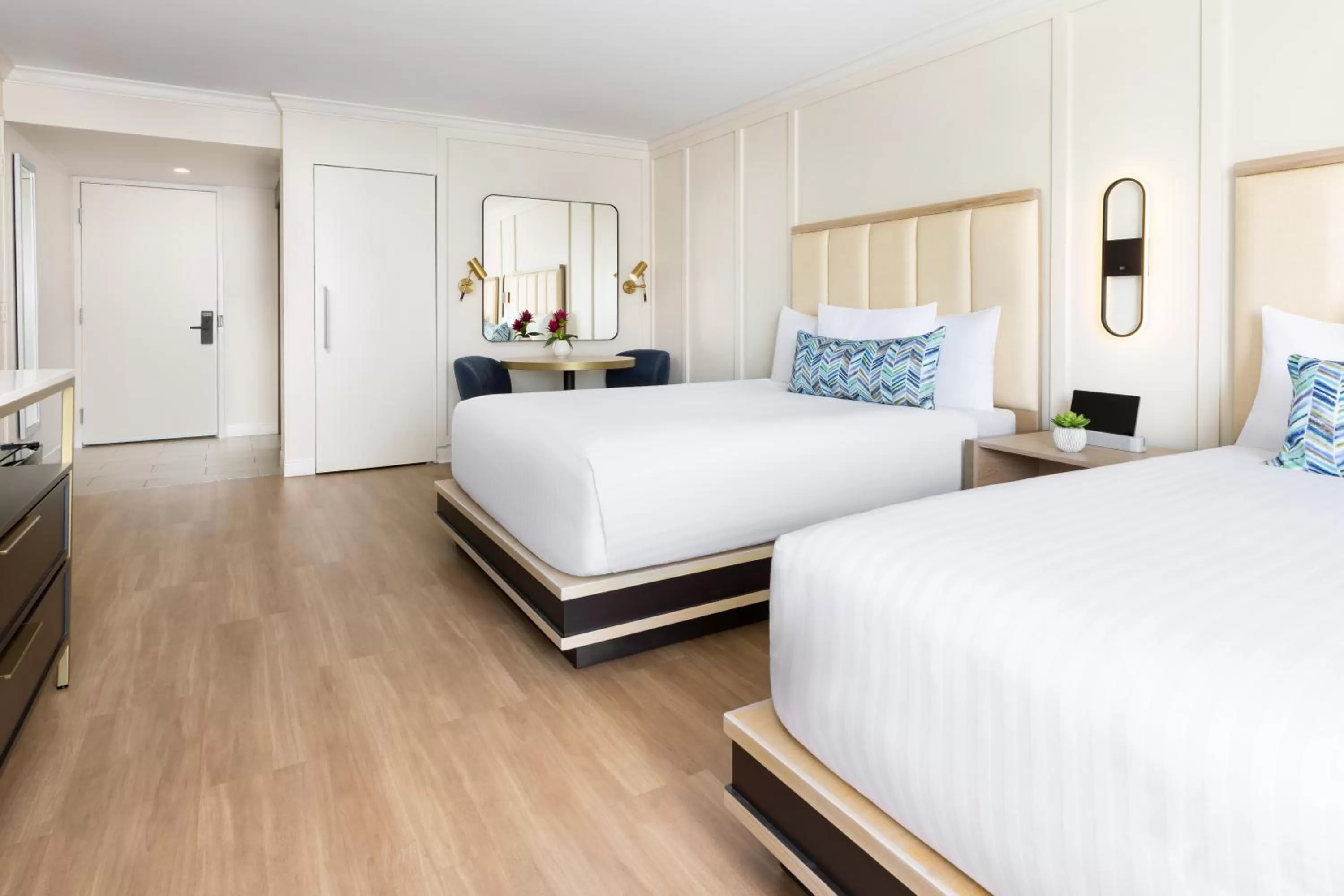 Photo of the whole room, Bed in The Anza-a Calabasas Hotel