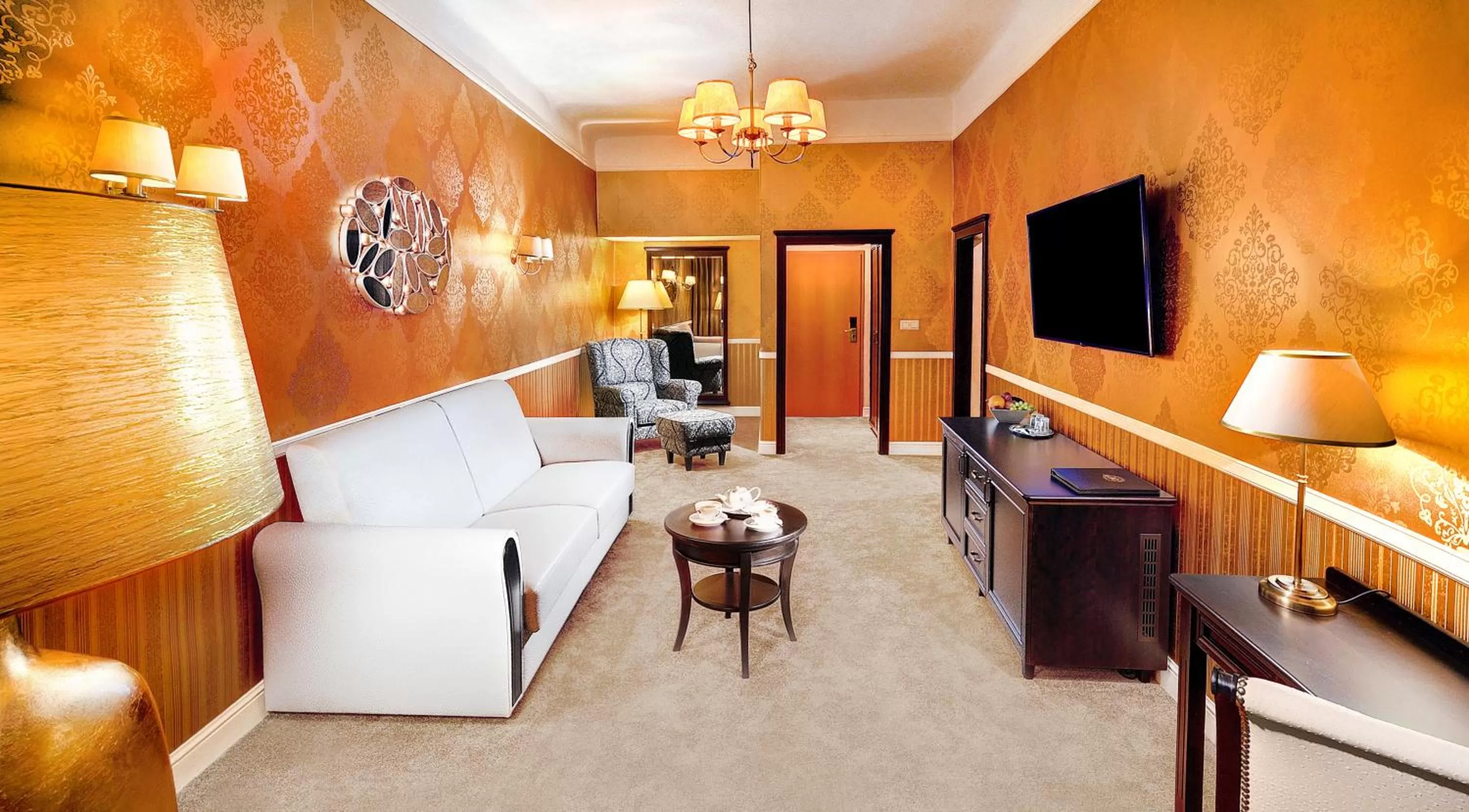 Communal lounge/ TV room in Grand Hotel Praha