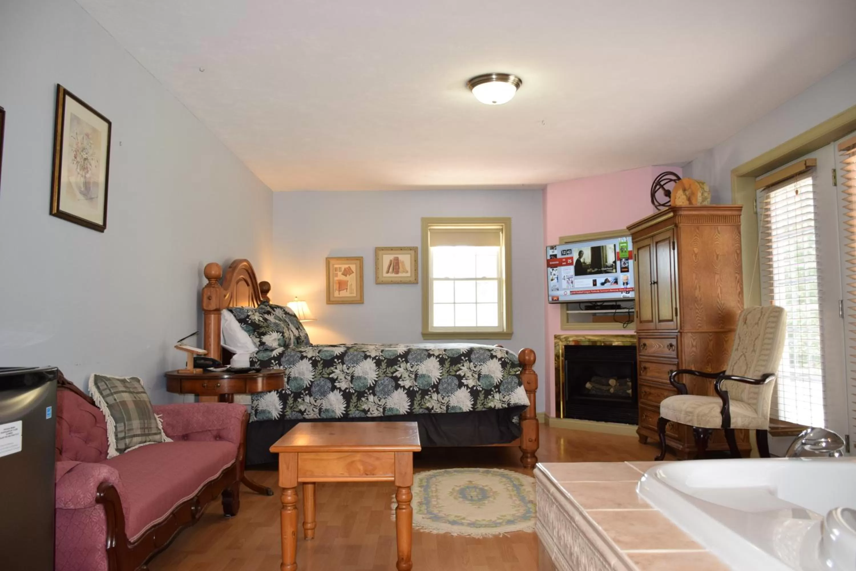 Photo of the whole room in Auberge Wild Rose Inn