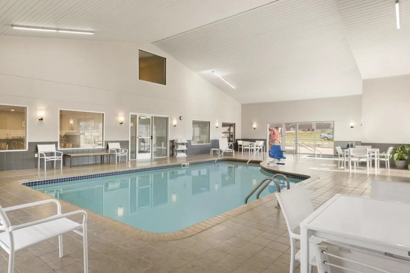 Swimming pool in Country Inn & Suites by Radisson, Platteville, WI