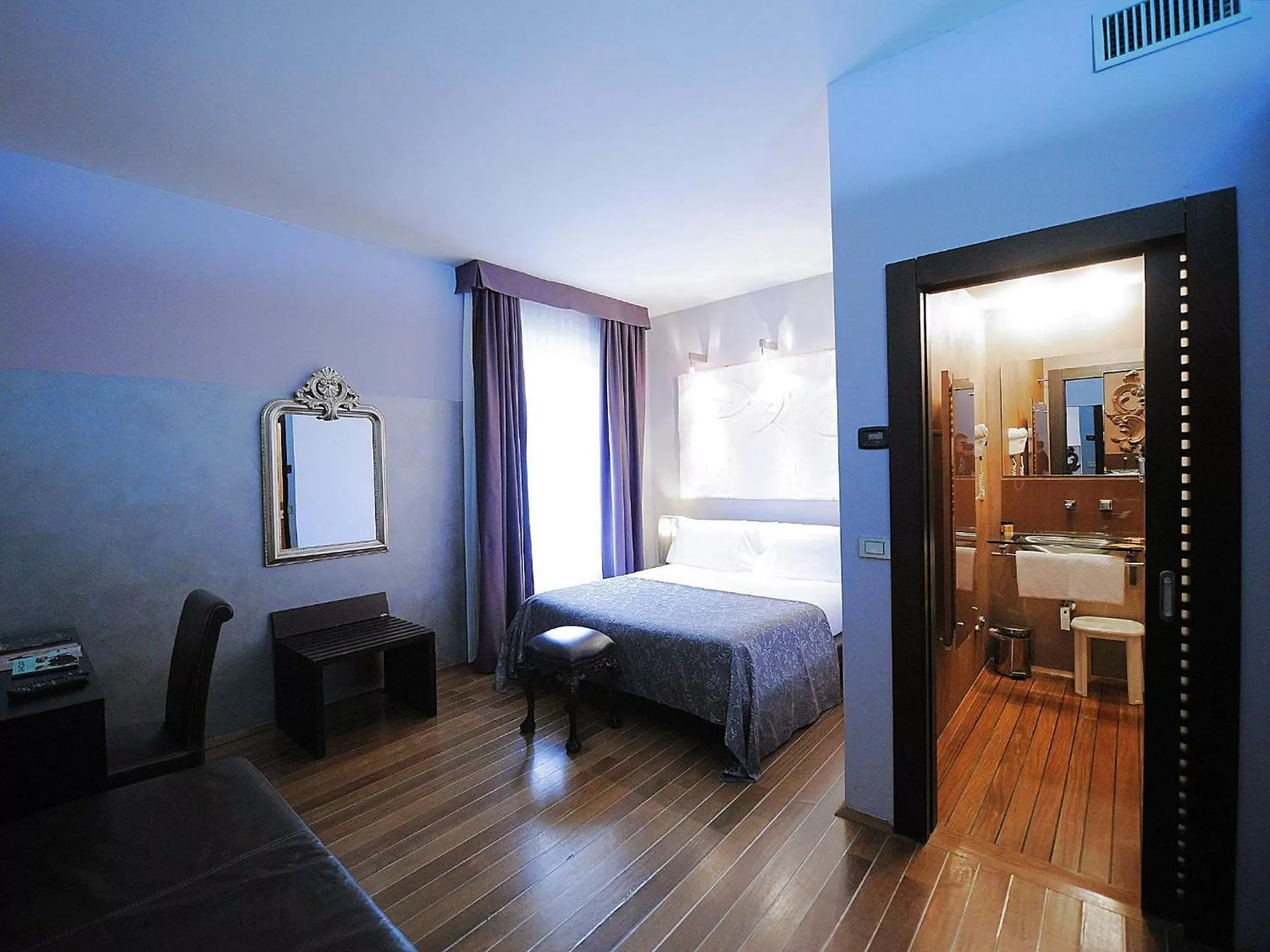 Photo of the whole room, Bed in Borghese Palace Art Hotel