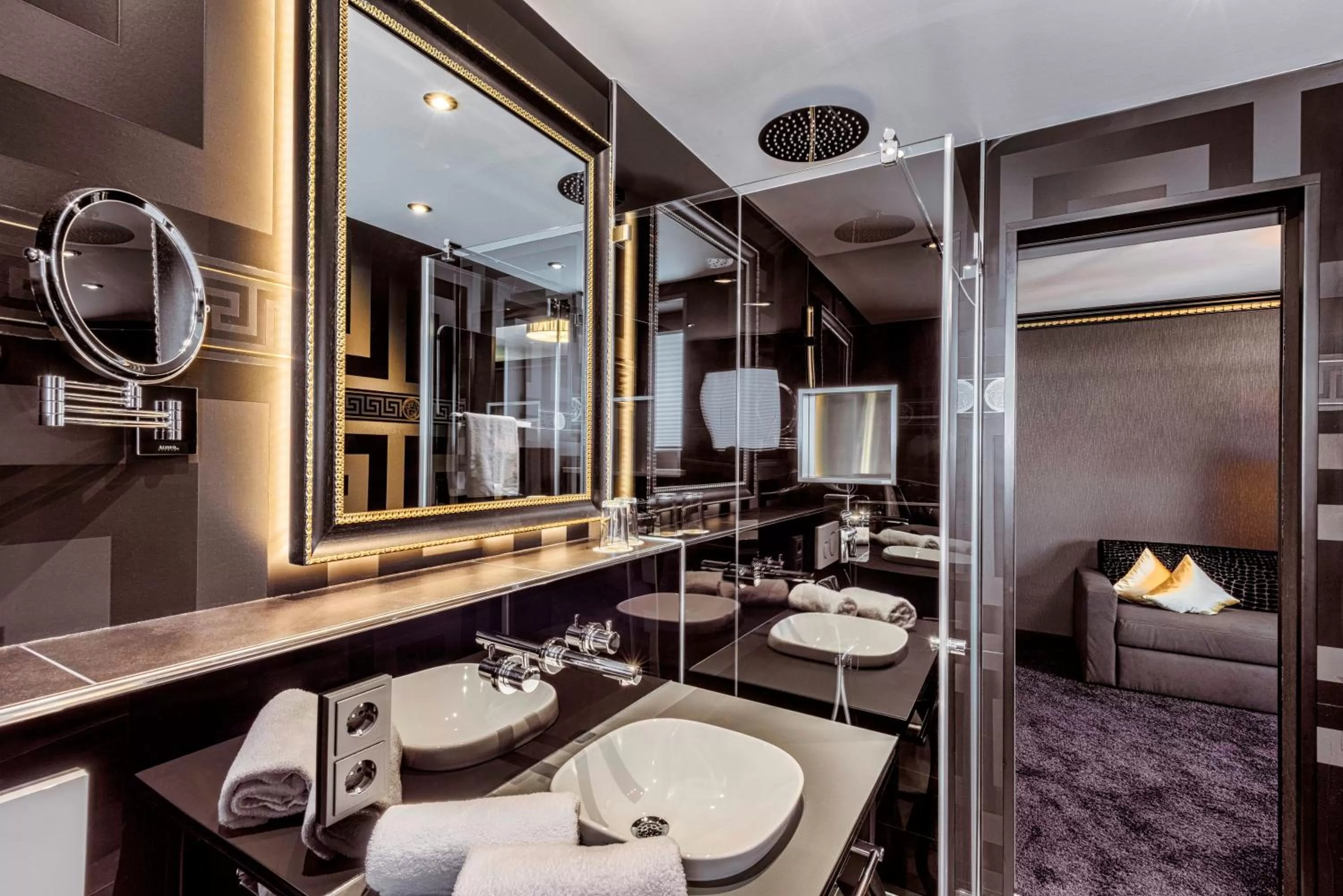 Bathroom in Hotel Schäfflerwirt