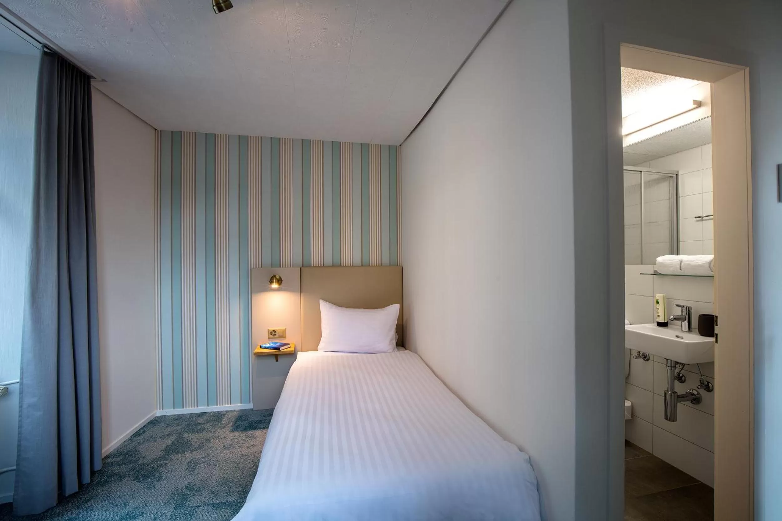 Bed in Krone by b-smart