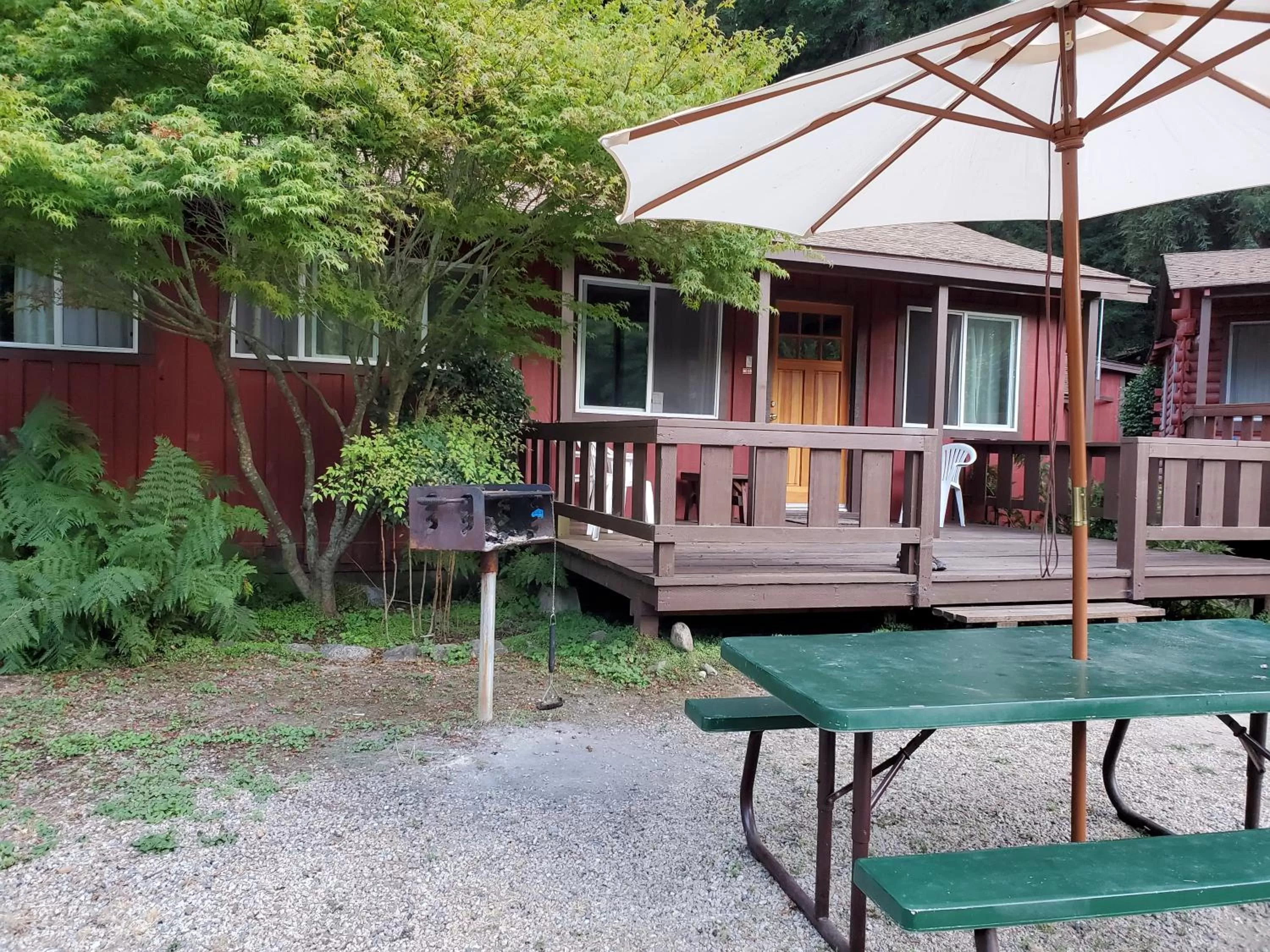 Patio, Table Tennis in Fern River Resort