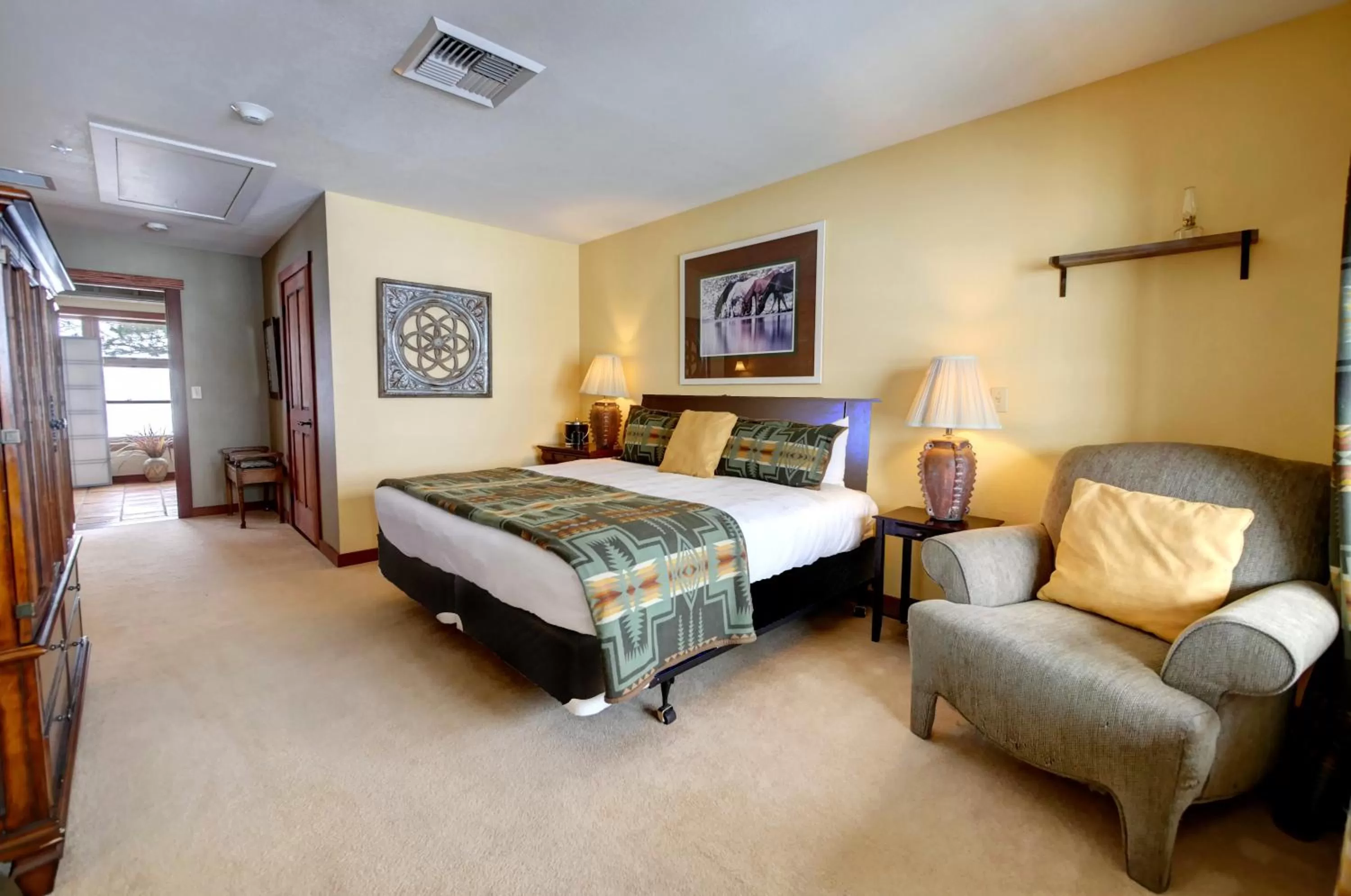 Photo of the whole room, Bed in Casia Lodge and Ranch