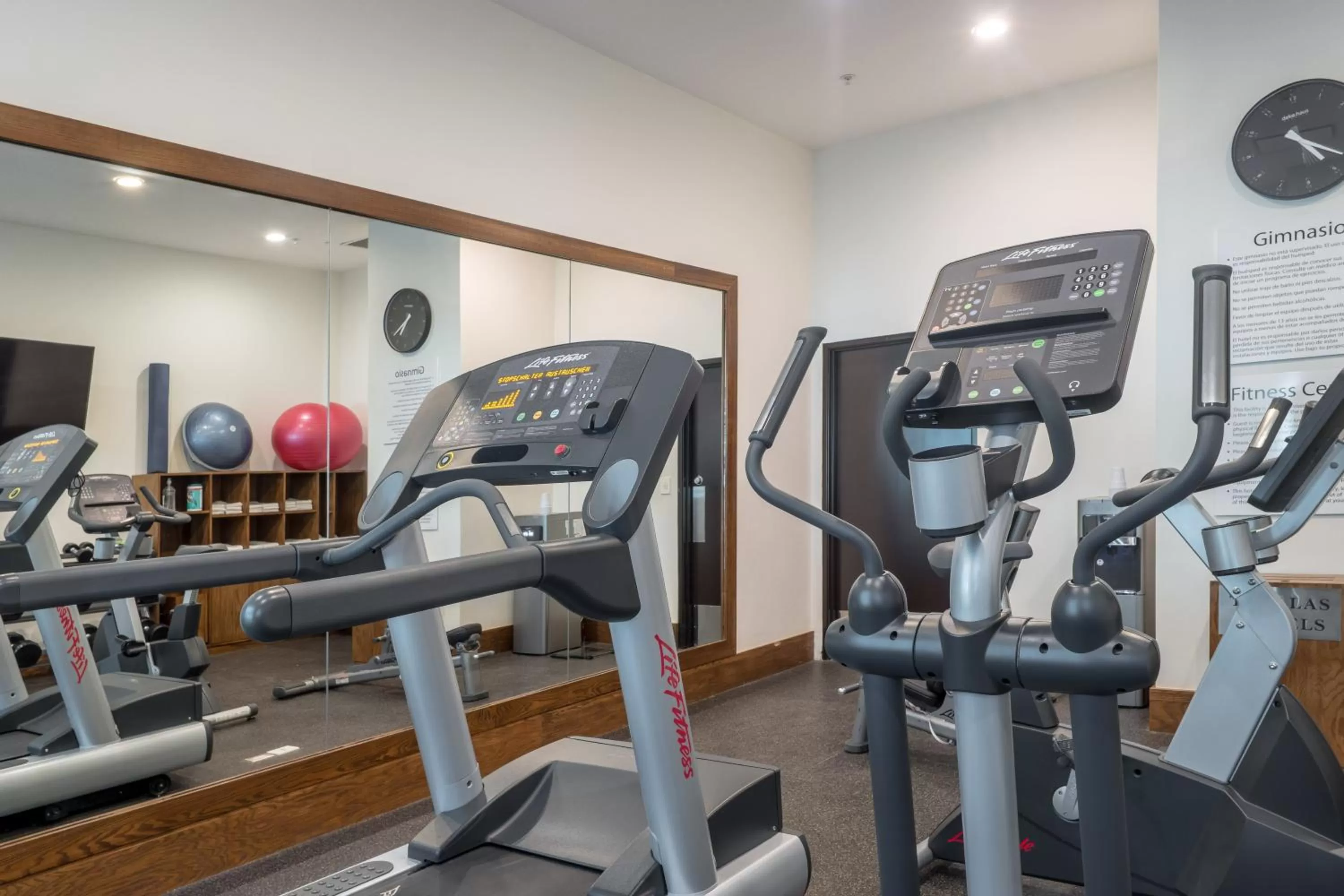 Fitness centre/facilities in Holiday Inn Express & Suites Silao Aeropuerto Terminal by IHG