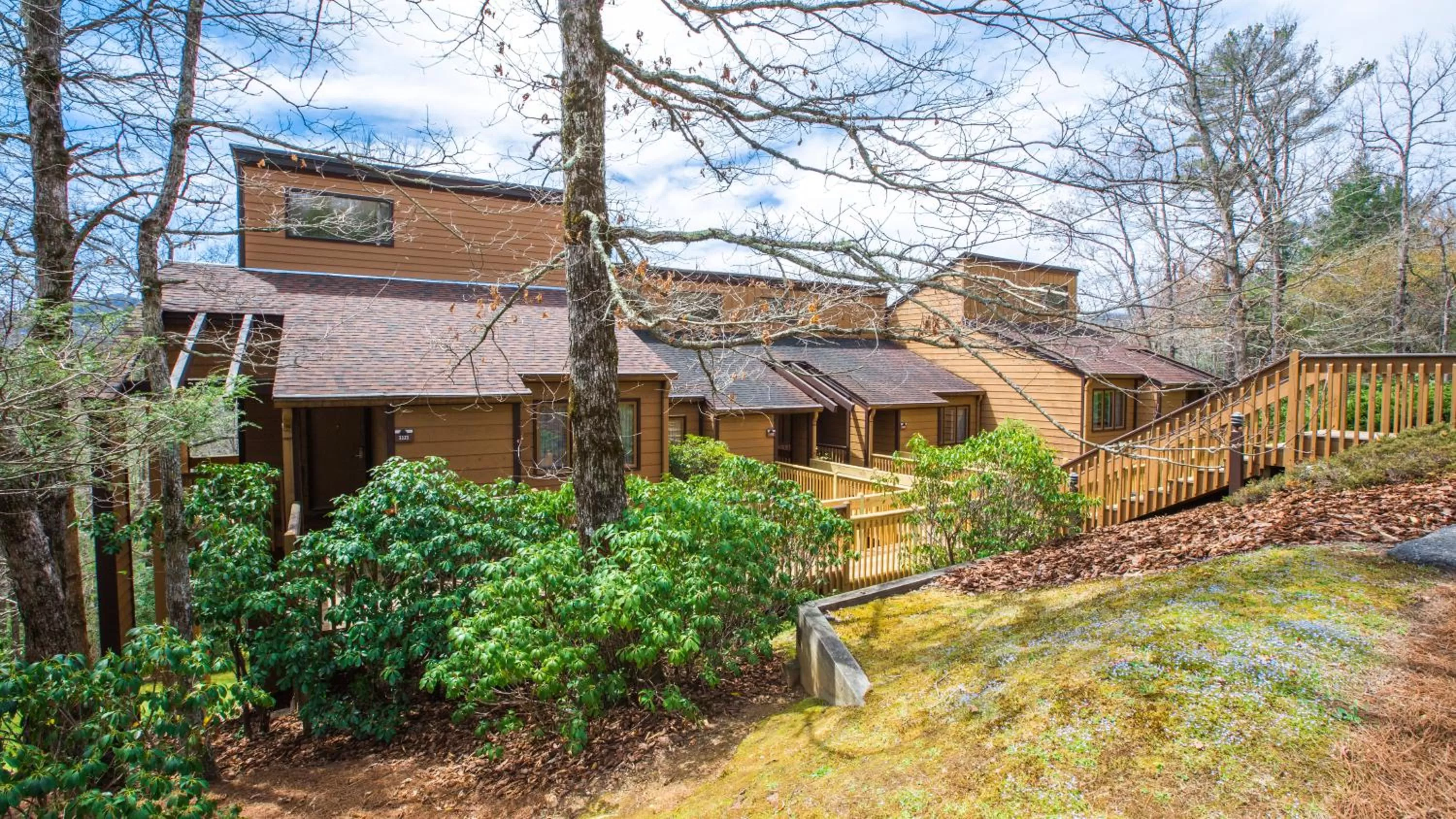 Property building in Fairway Forest