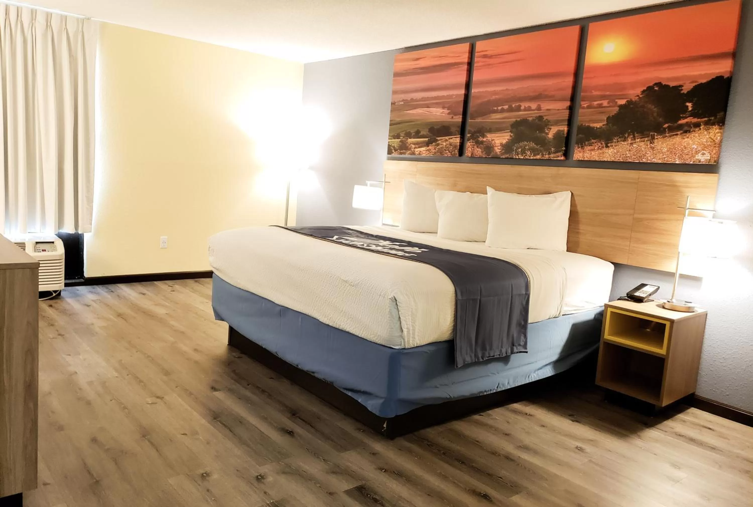 Bed in Days Inn & Suites by Wyndham Merrillville