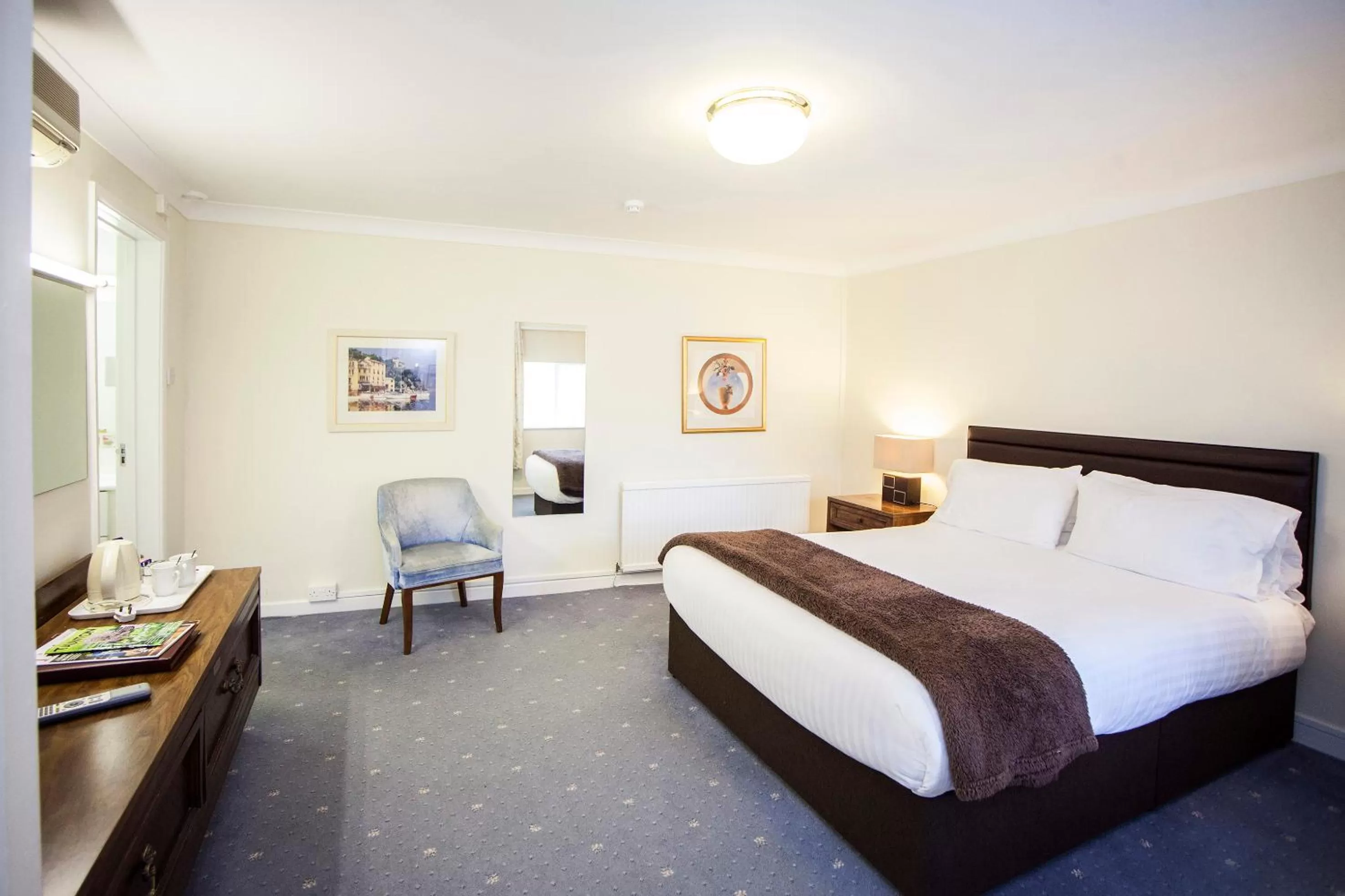 Bed in The Walnut Tree Hotel