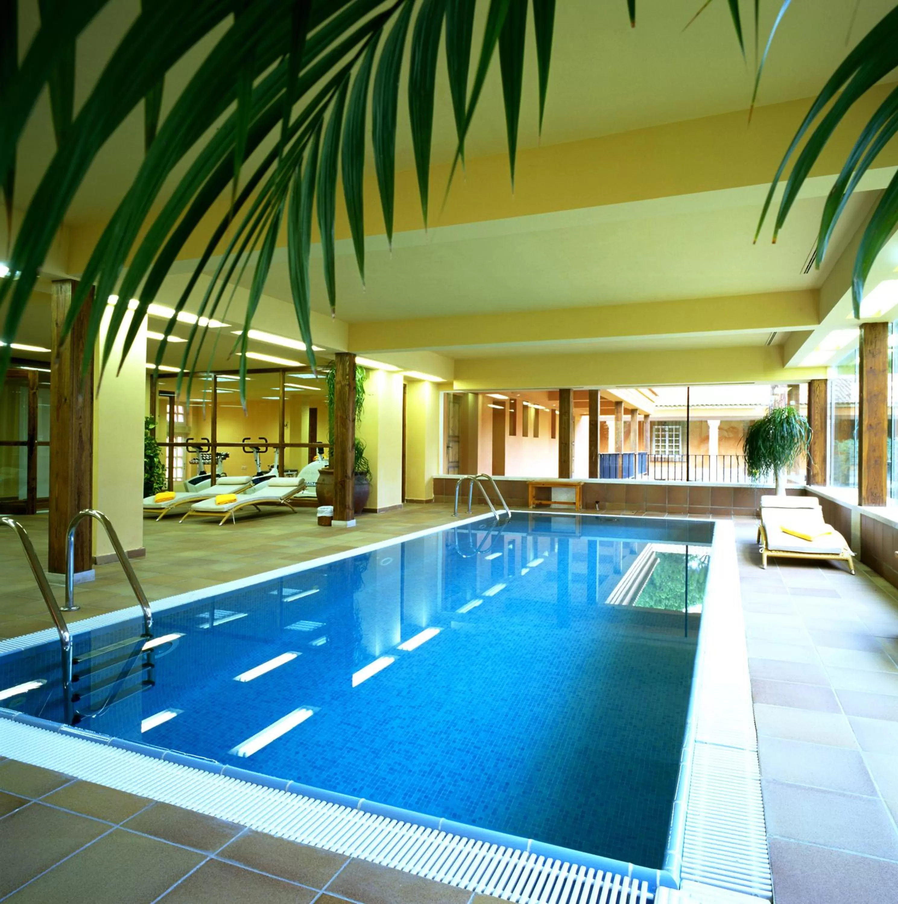 Swimming pool in Parador de Tordesillas