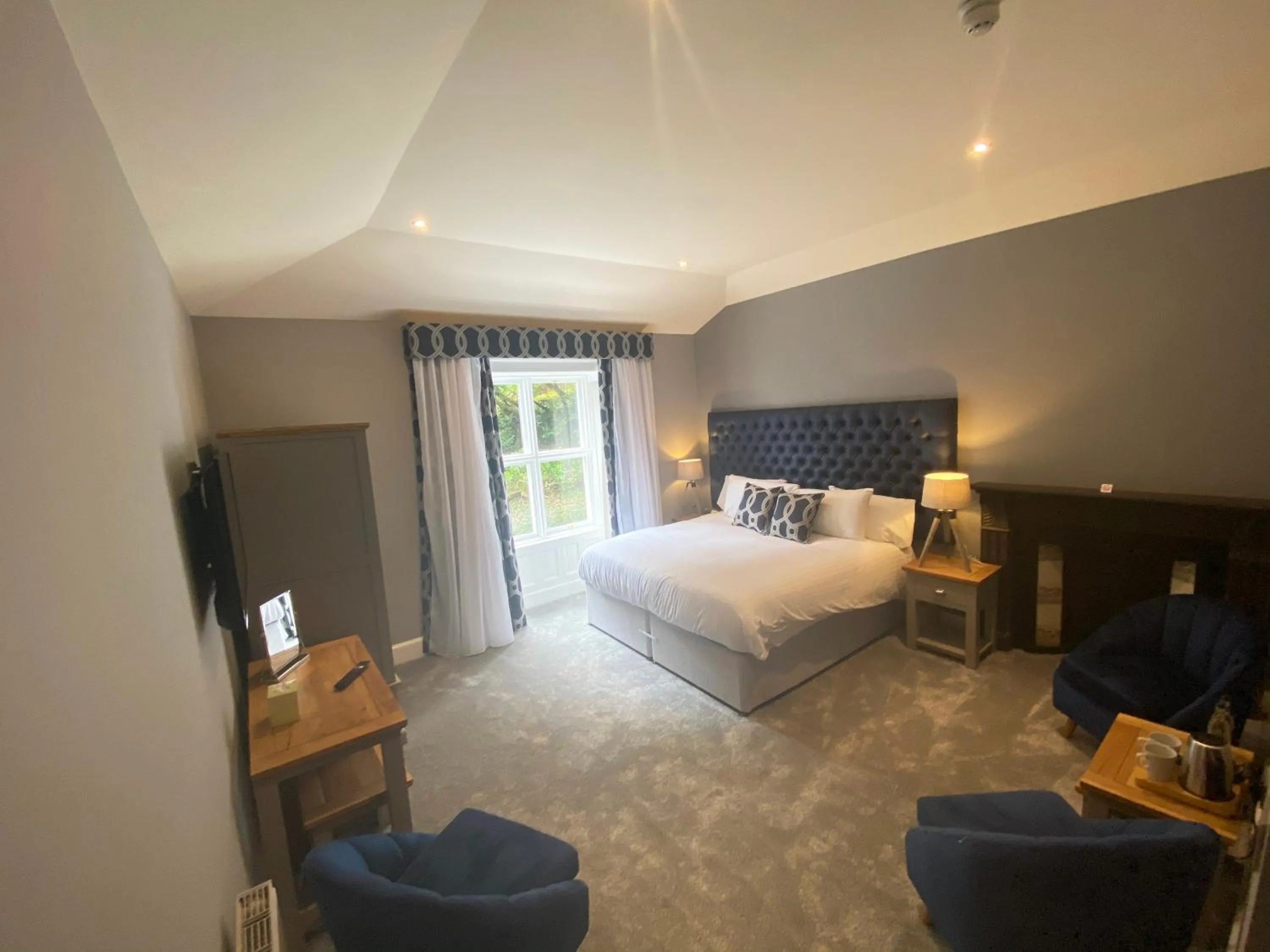 Photo of the whole room, Bed in Aberdunant Hall