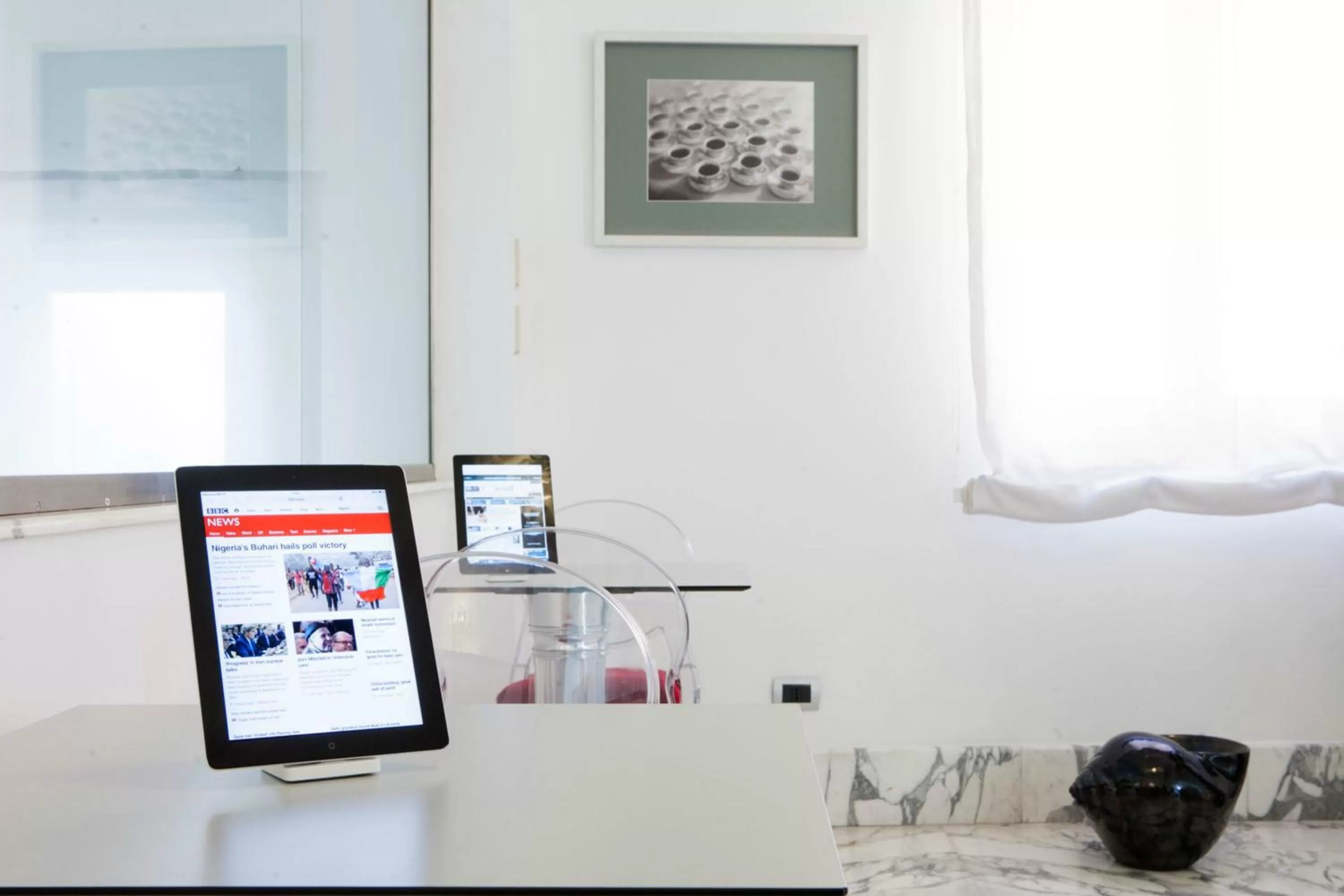 Communal lounge/ TV room in La Ciliegina Lifestyle Hotel