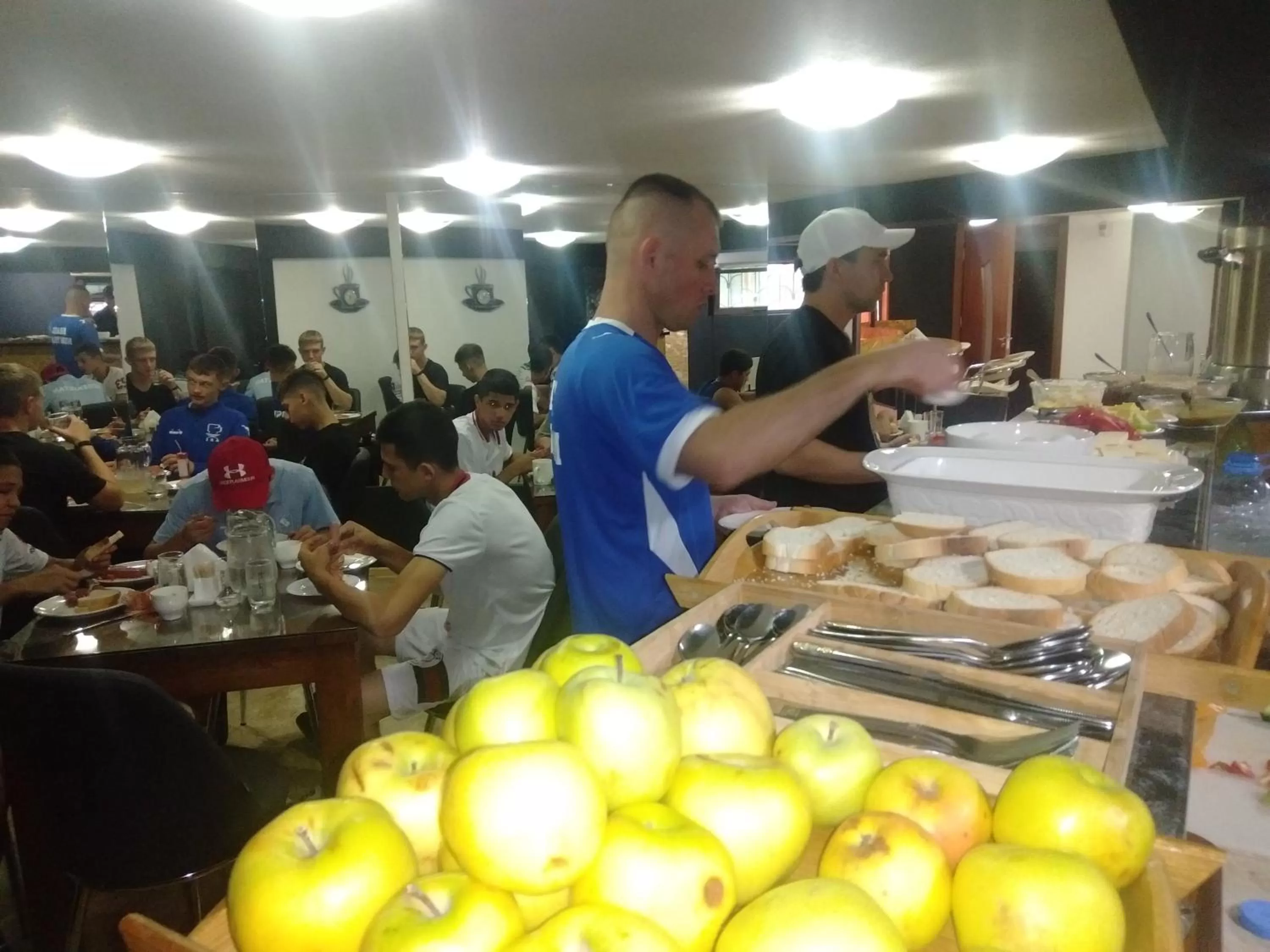 Restaurant/places to eat in Hotel Traveler