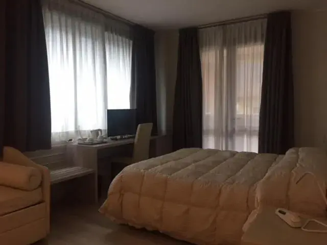 Triple Room in Hostellerie Du Cheval Blanc Triple Room in Hostellerie Du Cheval Blanc