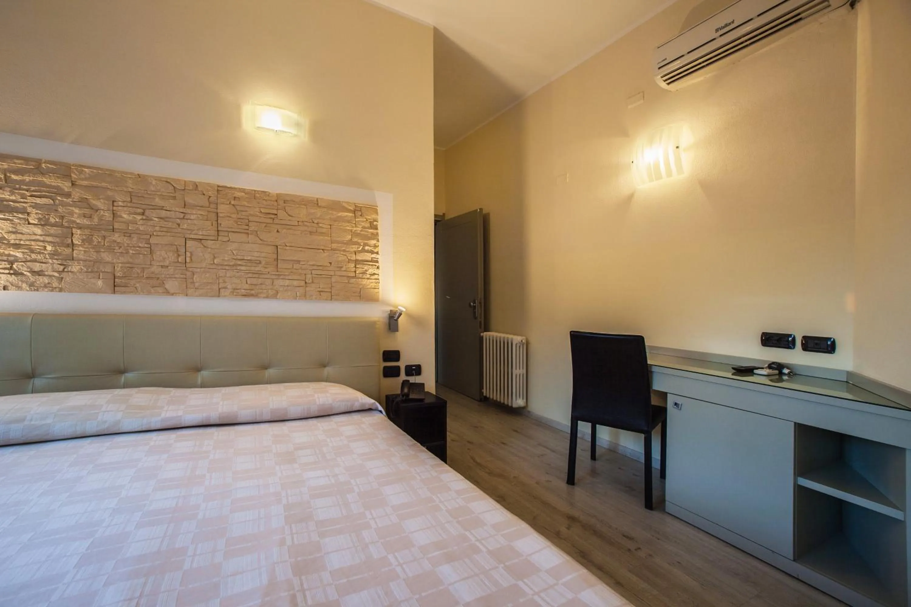 Photo of the whole room, Bed in Hotel Calamosca