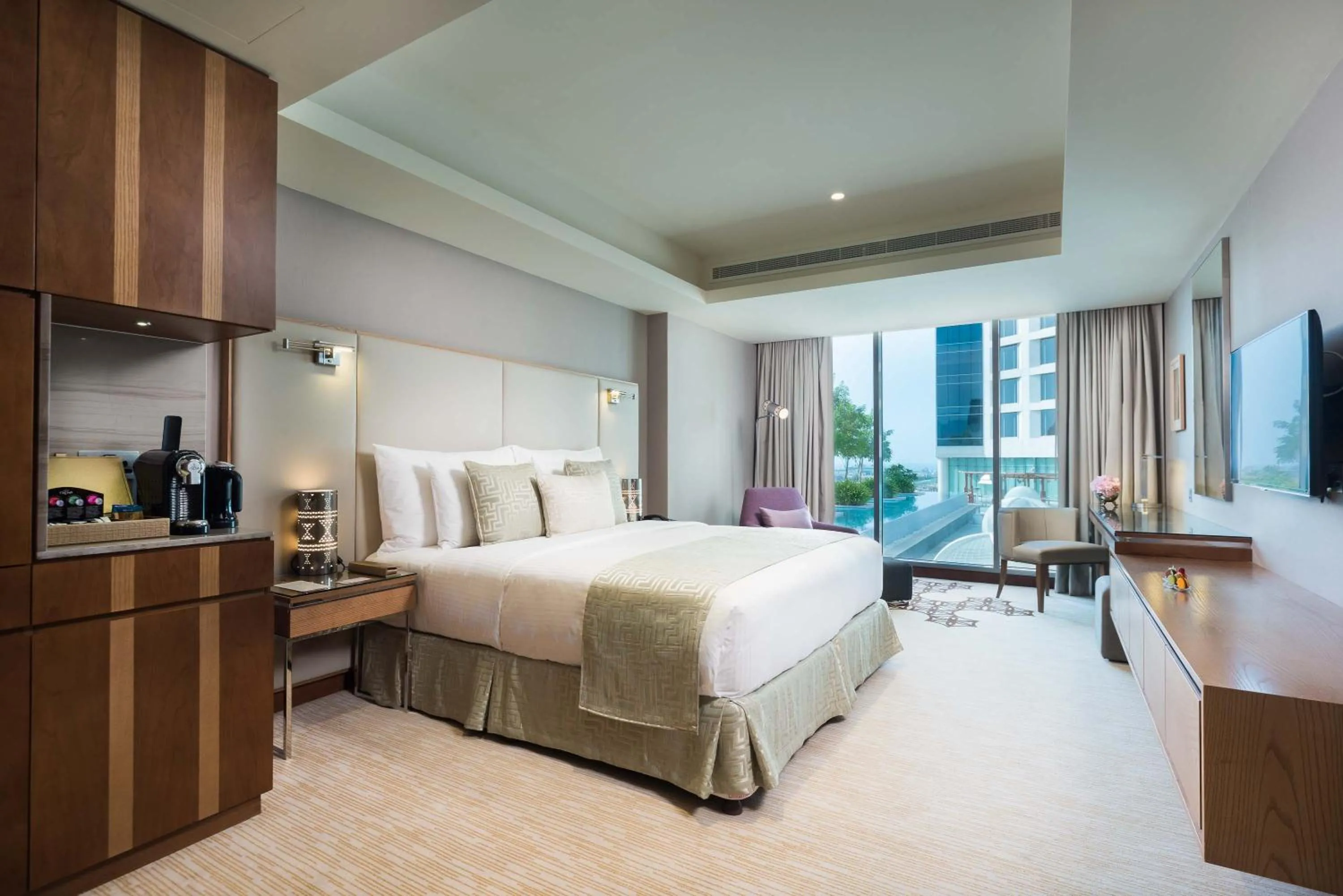 Bed in Grand Millennium Muscat