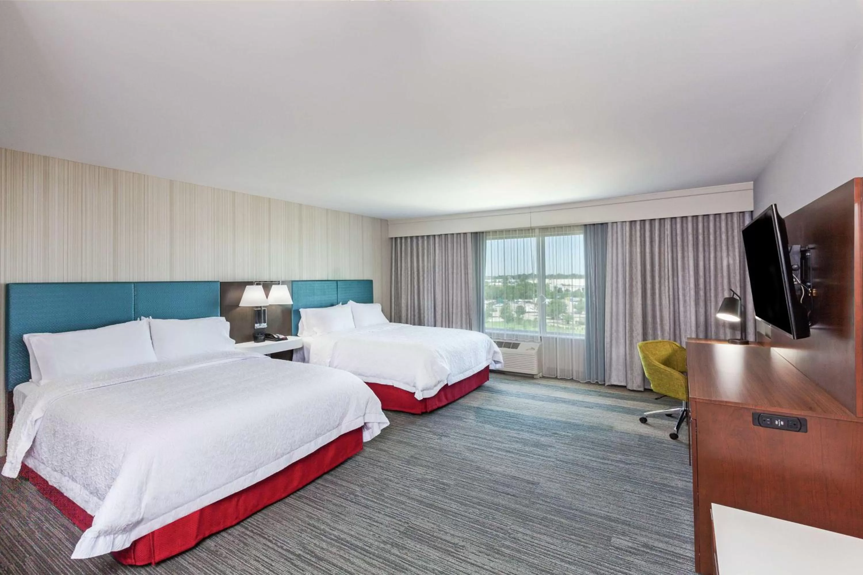 Bedroom, Bed in Hampton Inn Gardner