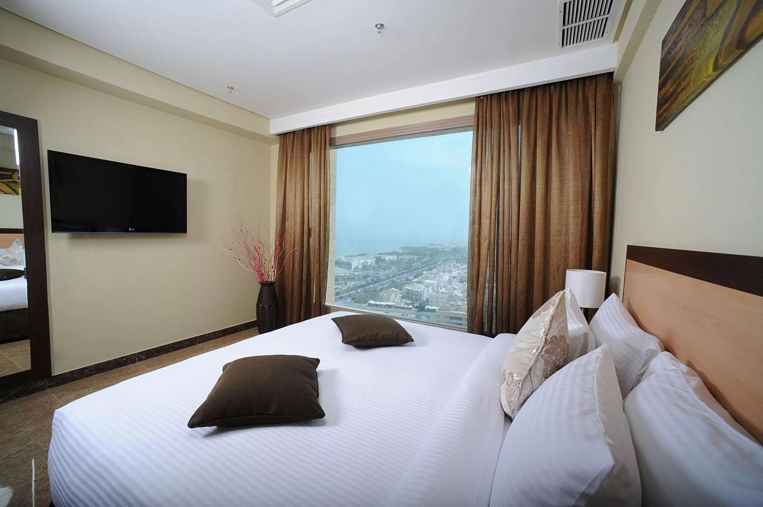 One-Bedroom King Room - Smoking in Best Western Plus Mahboula