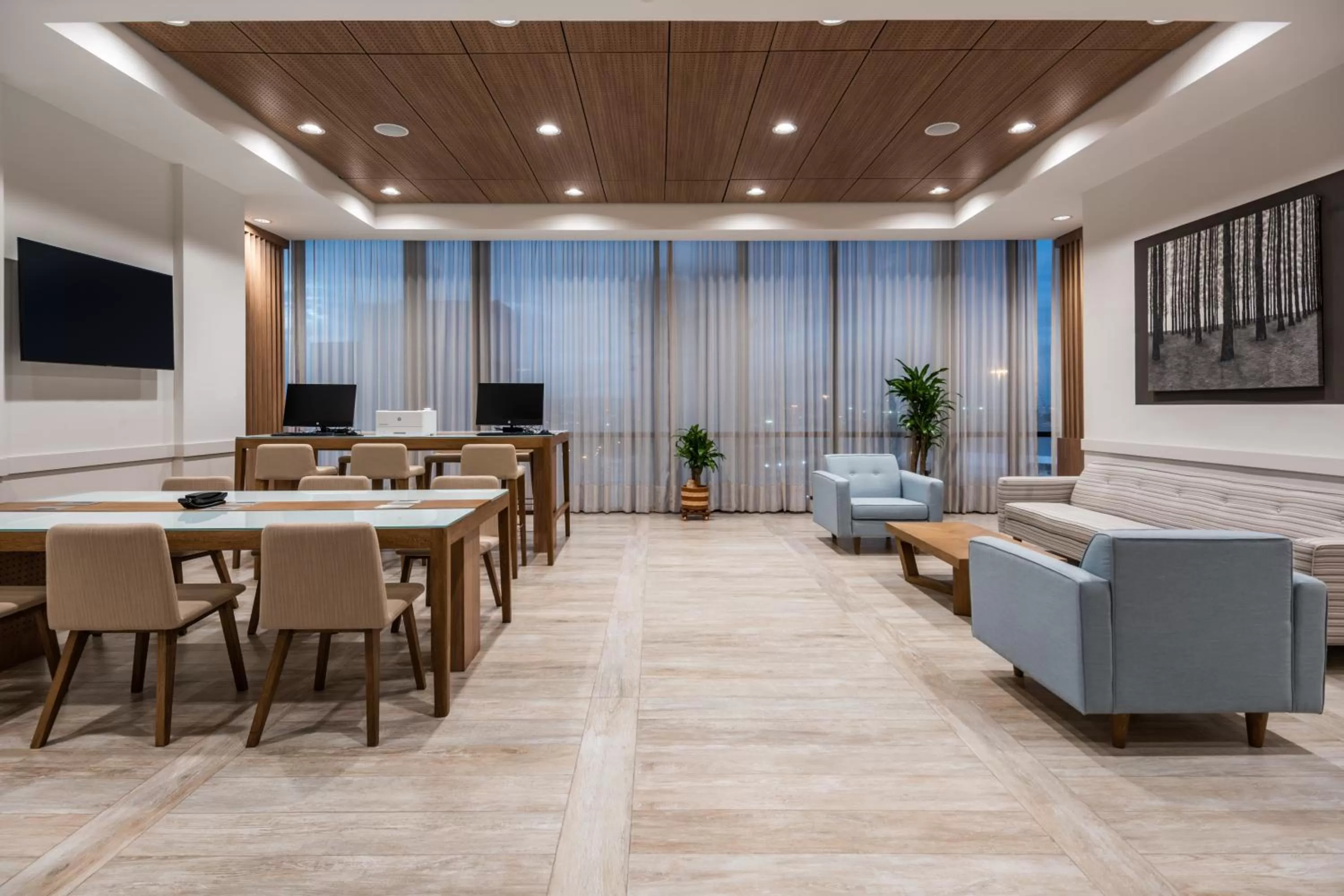 Meeting/conference room in Holiday Inn Express Cartagena Manga by IHG