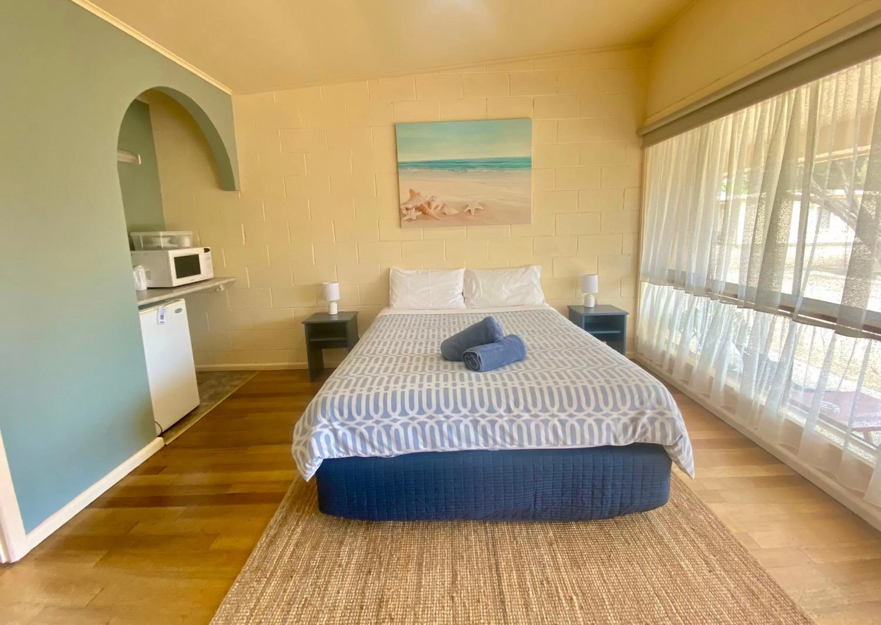 Bed in Rye Beach Motel Australia