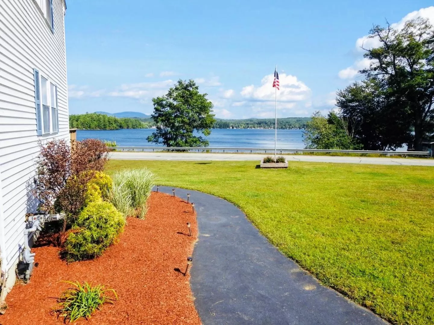 Garden view in Winnisquam Lake Inn