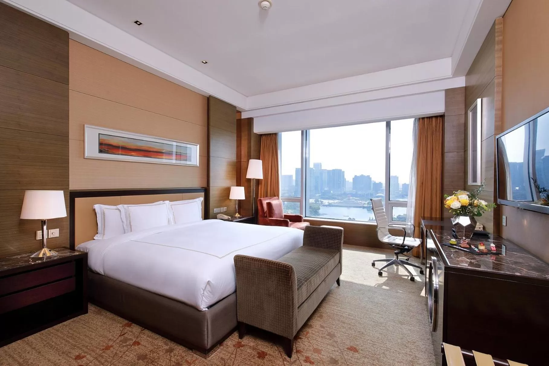 Photo of the whole room, Bed in Crowne Plaza Nanjing Jiangning by IHG