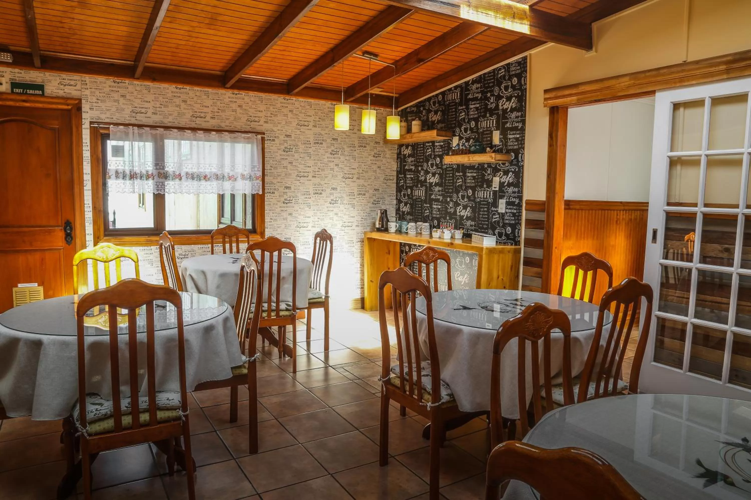 Kitchen or kitchenette, Restaurant/Places to Eat in Hotel Albatros