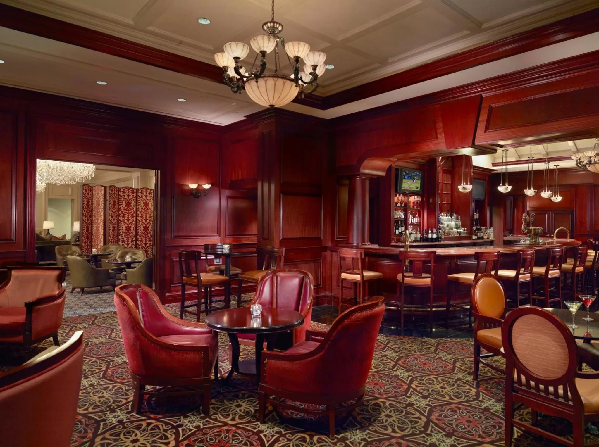 Lounge or bar in Omni Shoreham Hotel