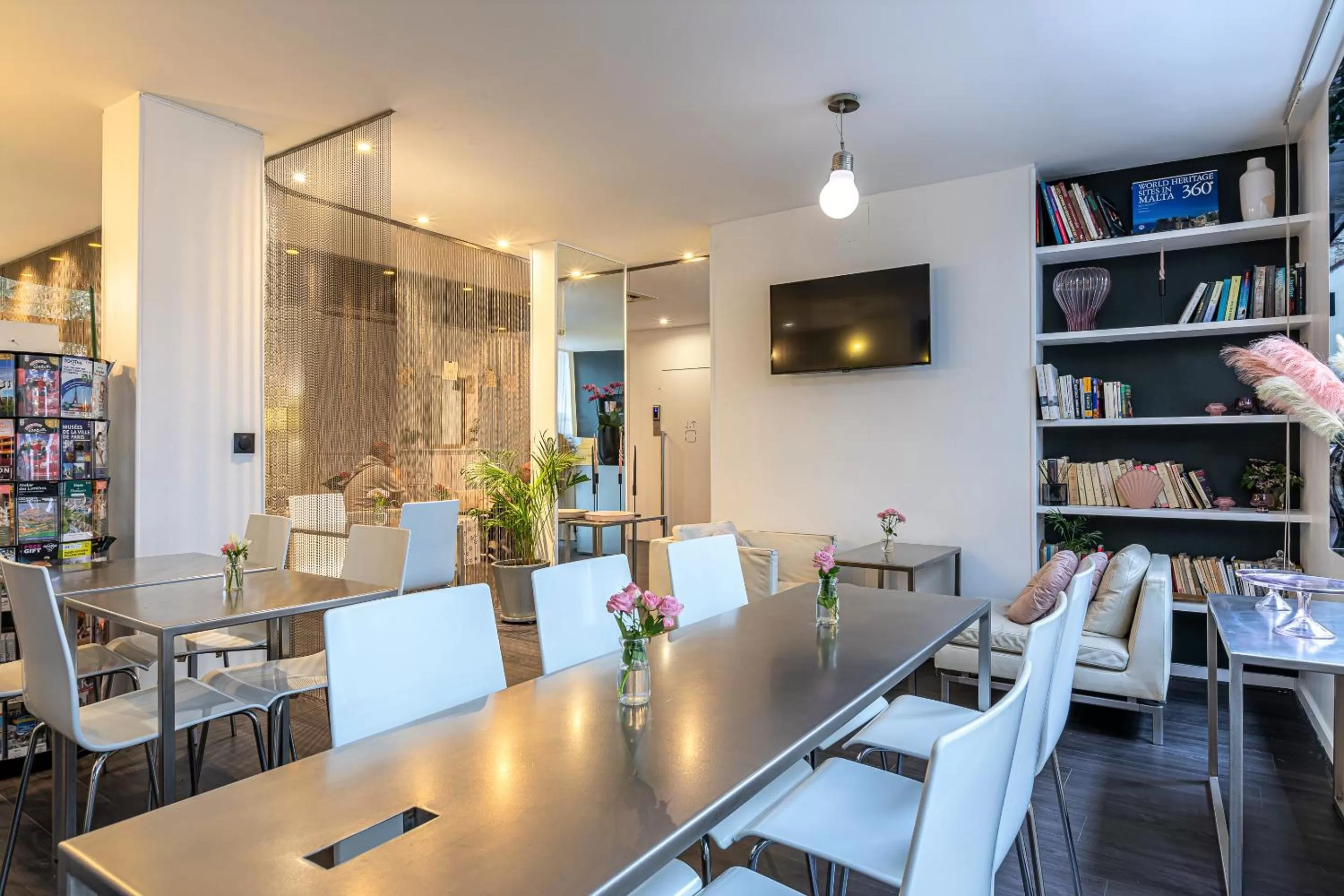 Communal lounge/ TV room in Hotel Glasgow Monceau by Patrick Hayat