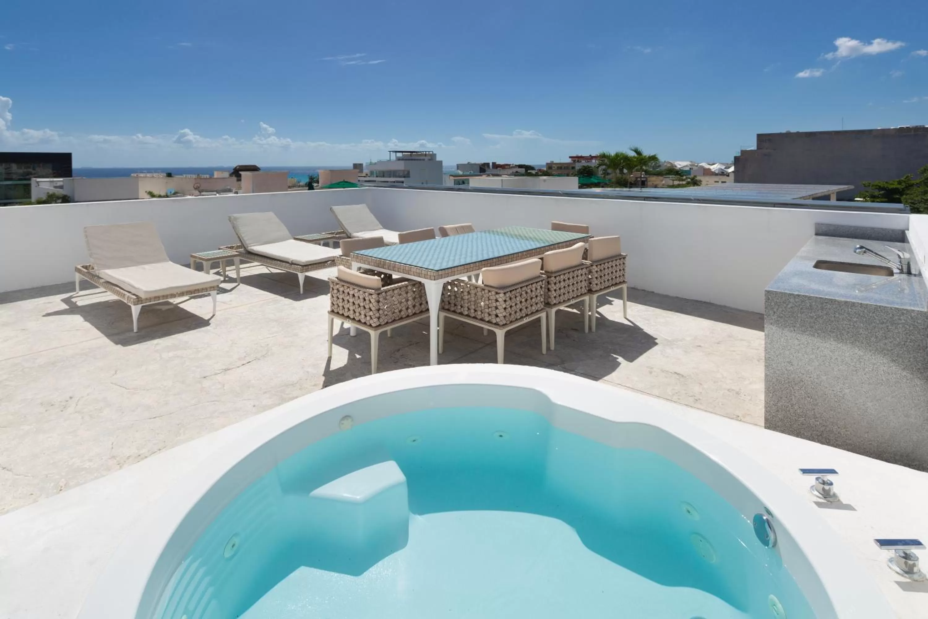 Hot Tub in Antera Hotel & Residences