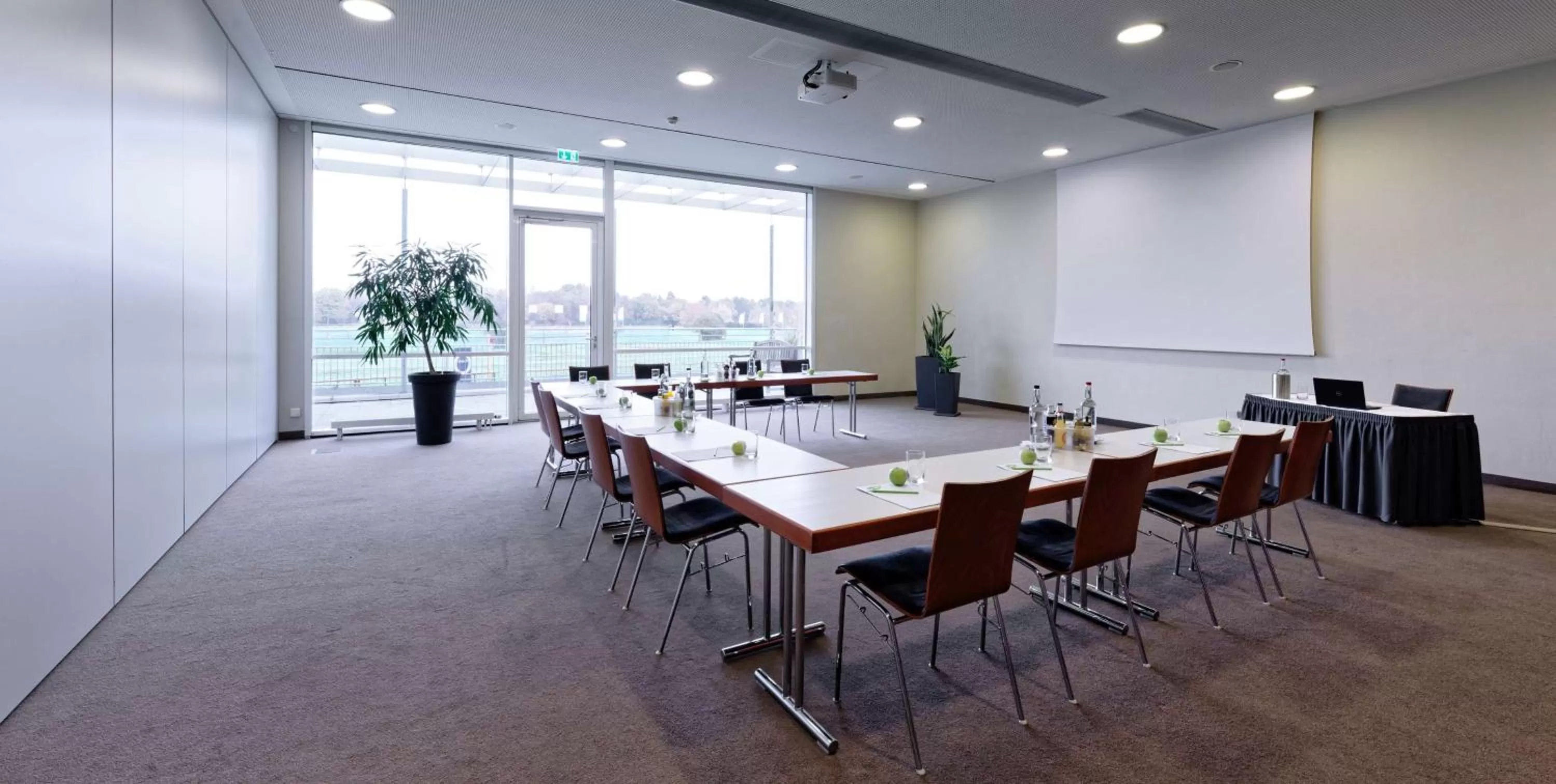 Meeting/conference room in ATLANTIC Hotel Galopprennbahn