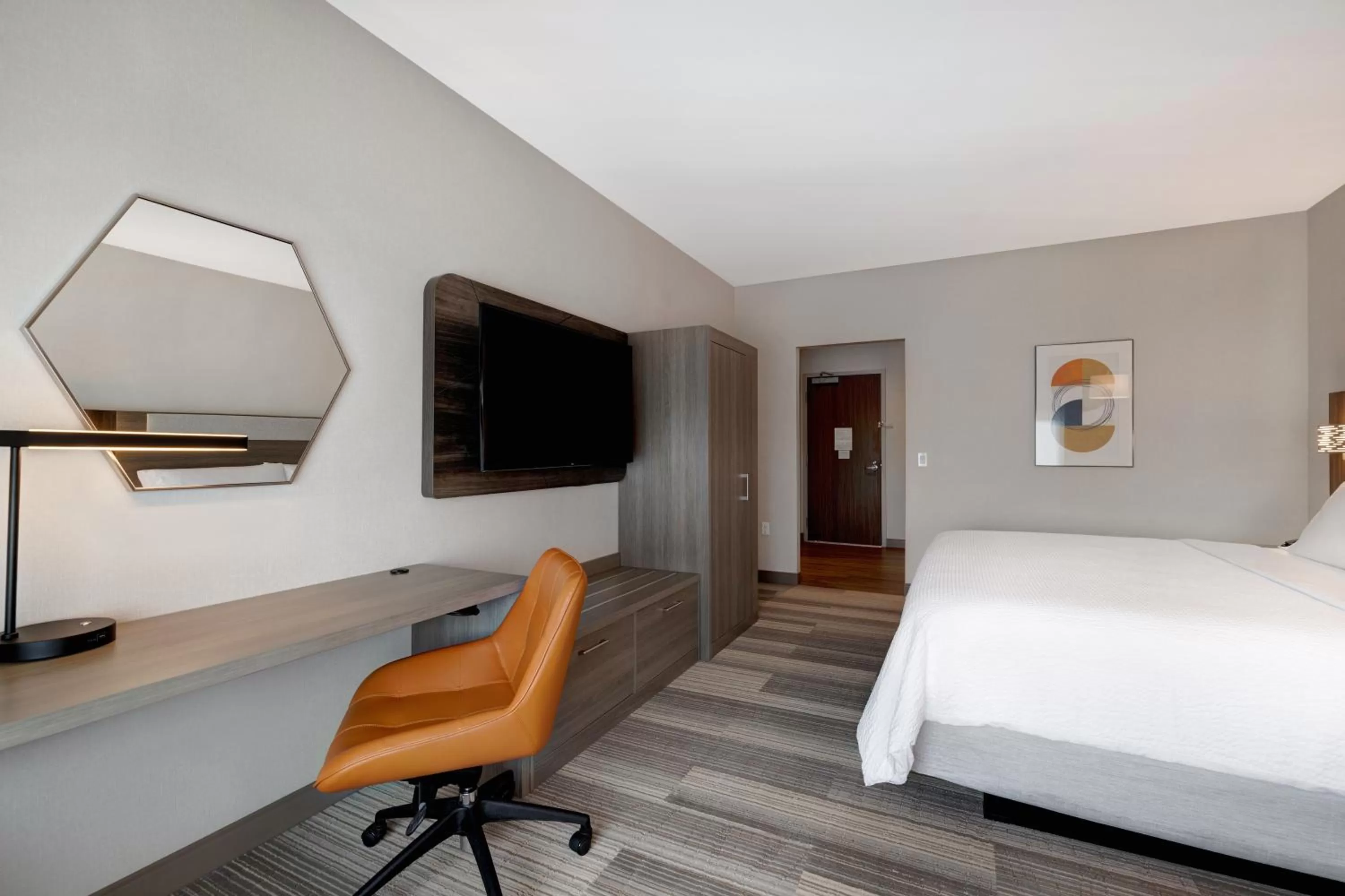 Bedroom, Bed in Holiday Inn Express & Suites - Glendale Downtown