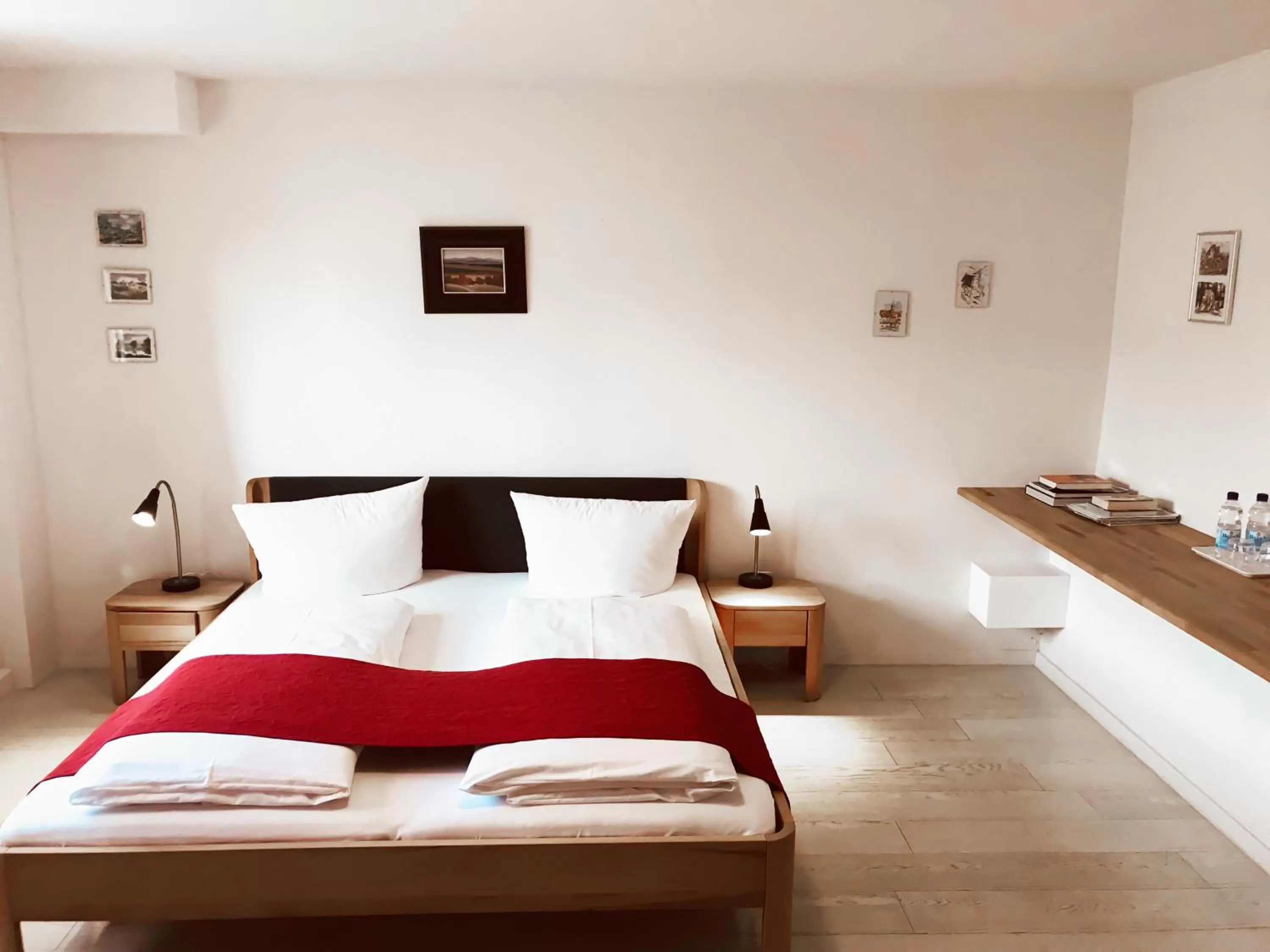 Bedroom, Bed in Brunnenhof Randersacker - das kleine Hotel