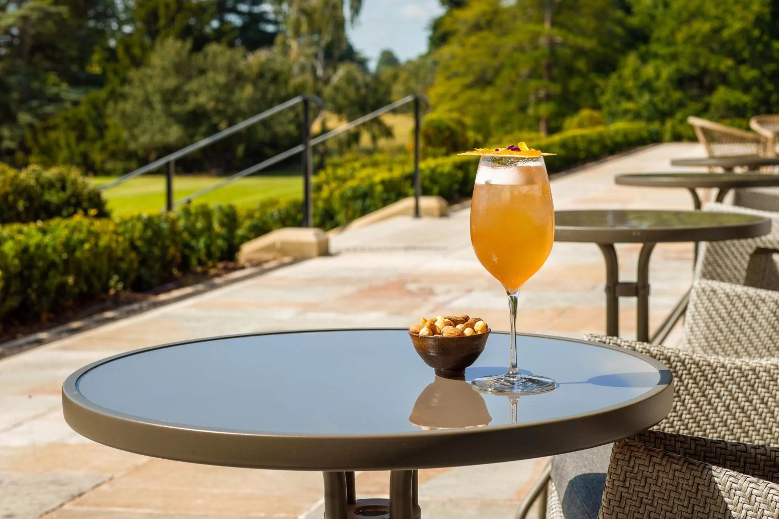 Lounge or bar in The Langley, a Luxury Collection Hotel, Buckinghamshire