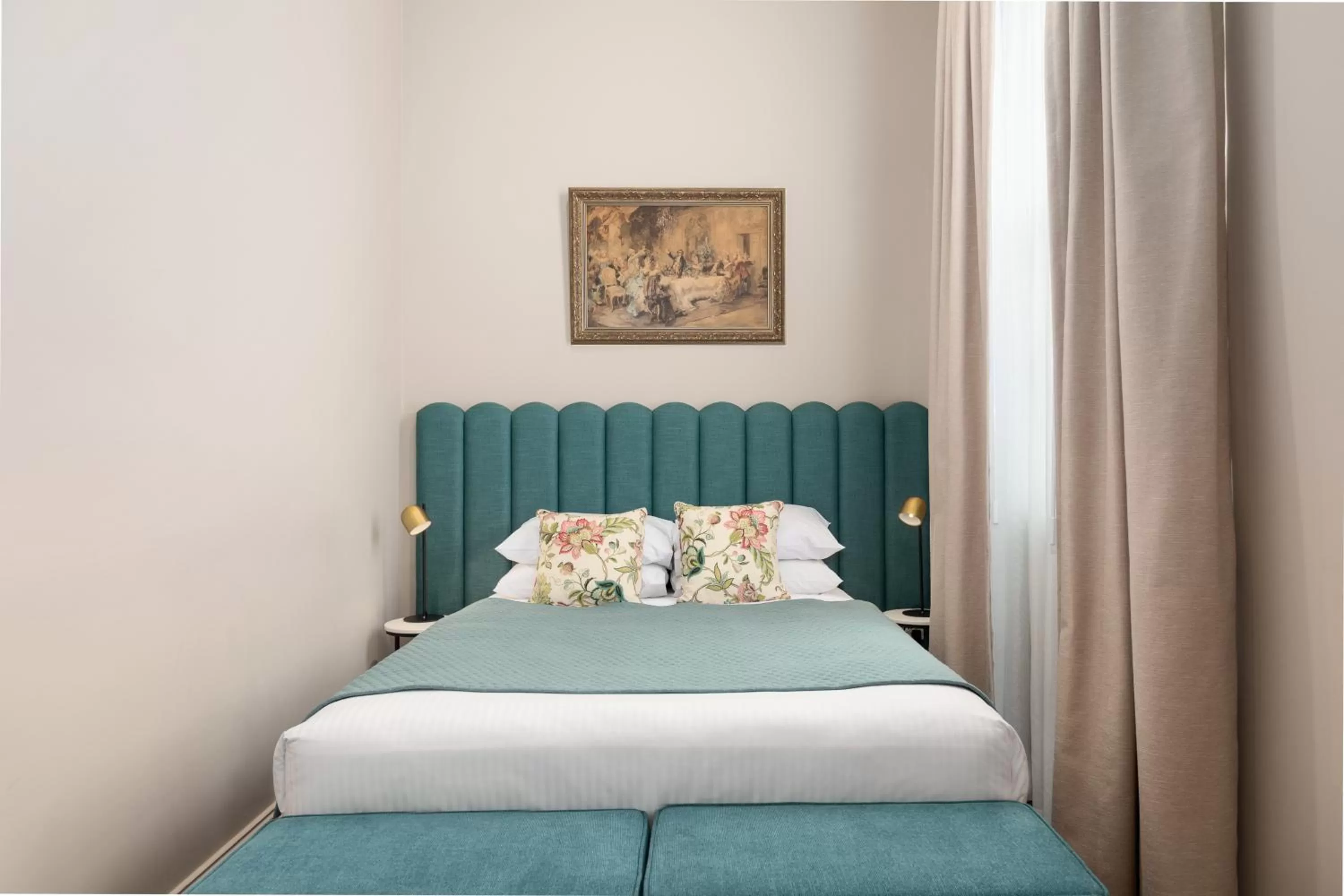 Bed in Mount Gambier Hotel