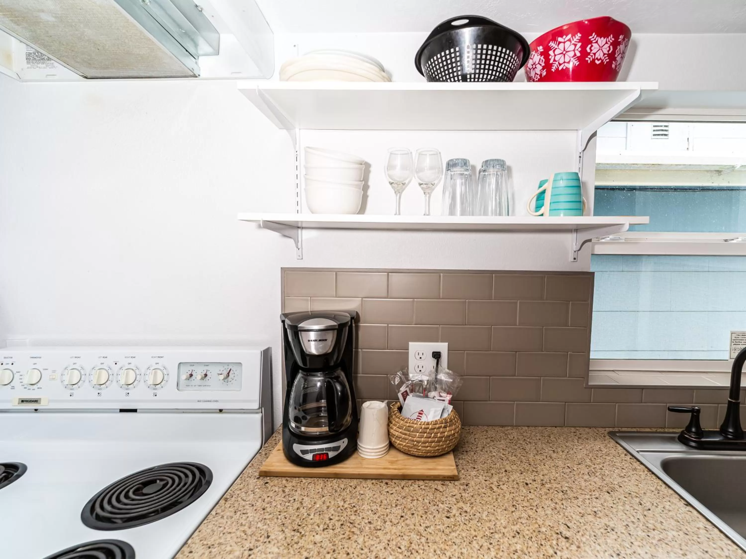 Coffee/tea facilities in Terimore Lodging by the Sea