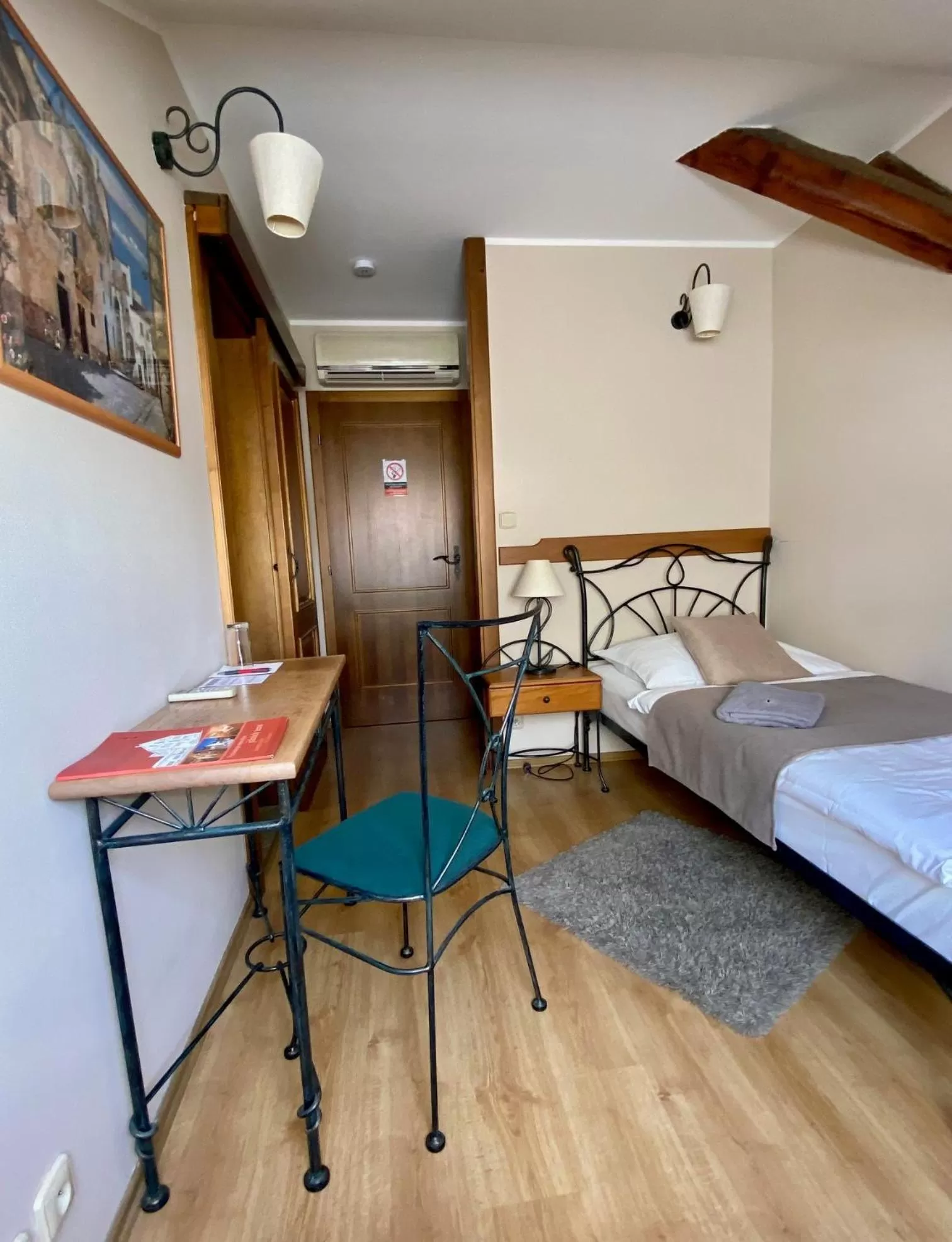 Bed in Hotel Via Ironia