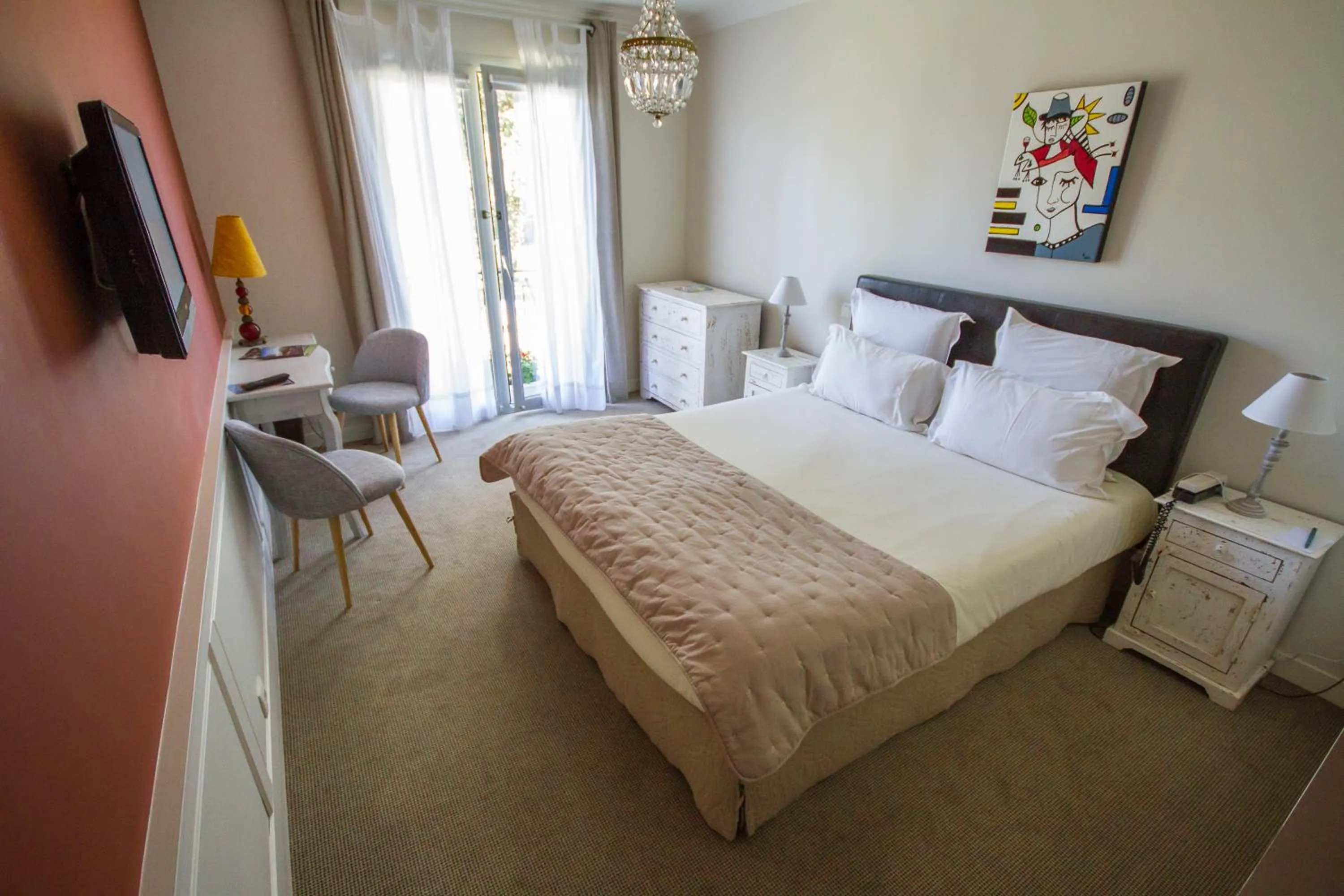 Photo of the whole room, Bed in Hôtel The Originals Résidence de Rohan (EX RELAIS DU SILENCE)